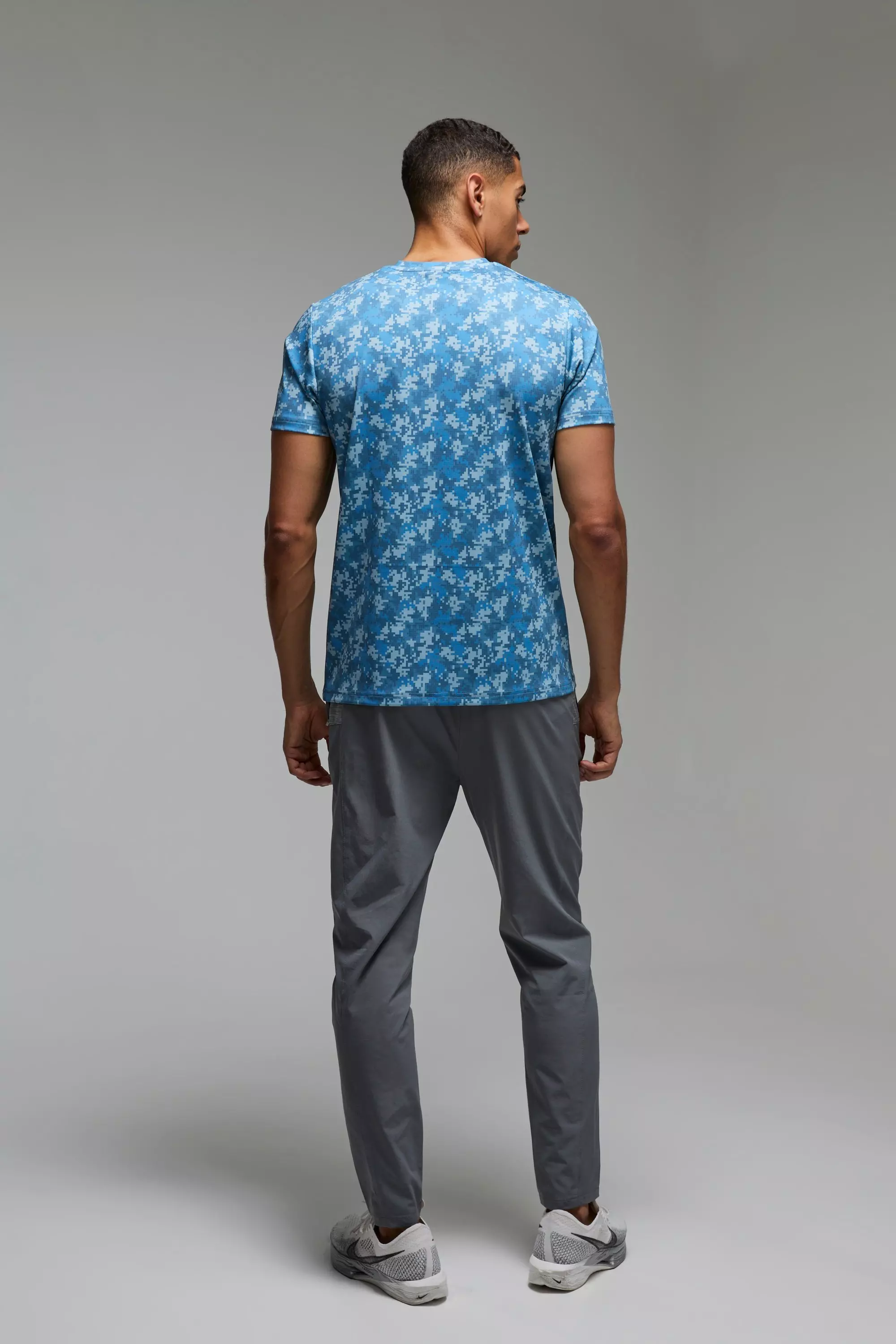 Man Active Camouflage Performance T-Shirt, Blue alternatives Bild