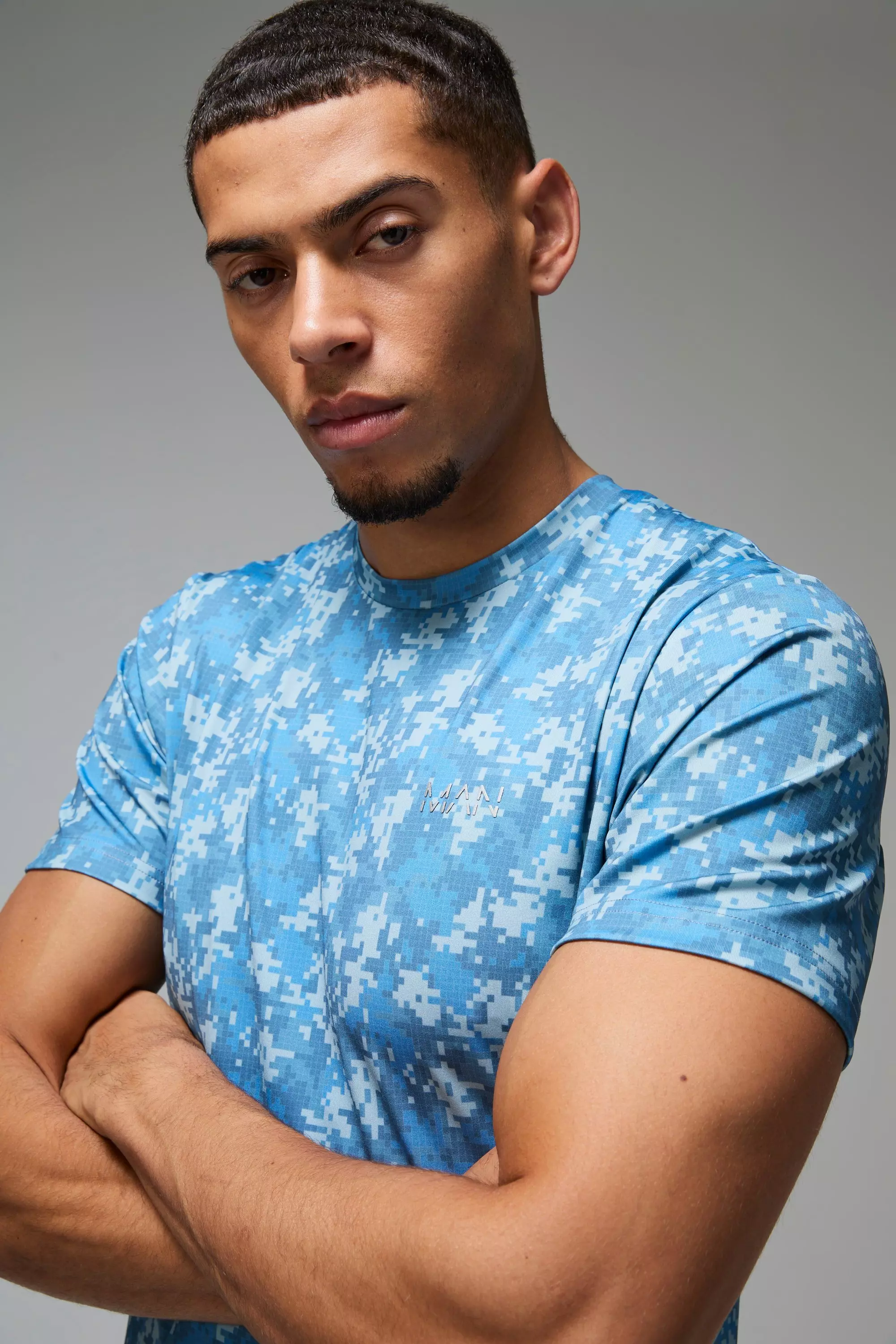 Man Active Camouflage Performance T-Shirt, Blue alternatives Bild