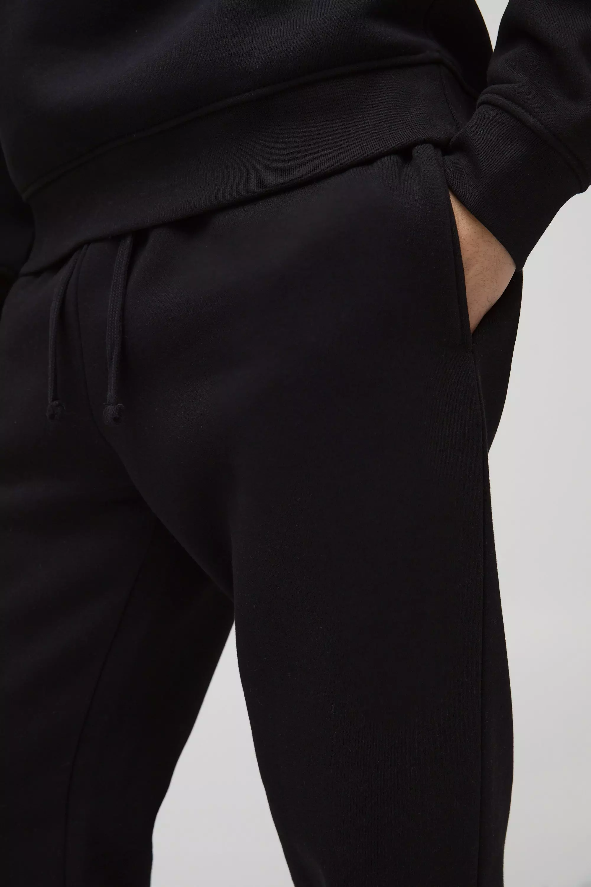 Black 330GSM Regular Fit Basic Sweatpants alternative image