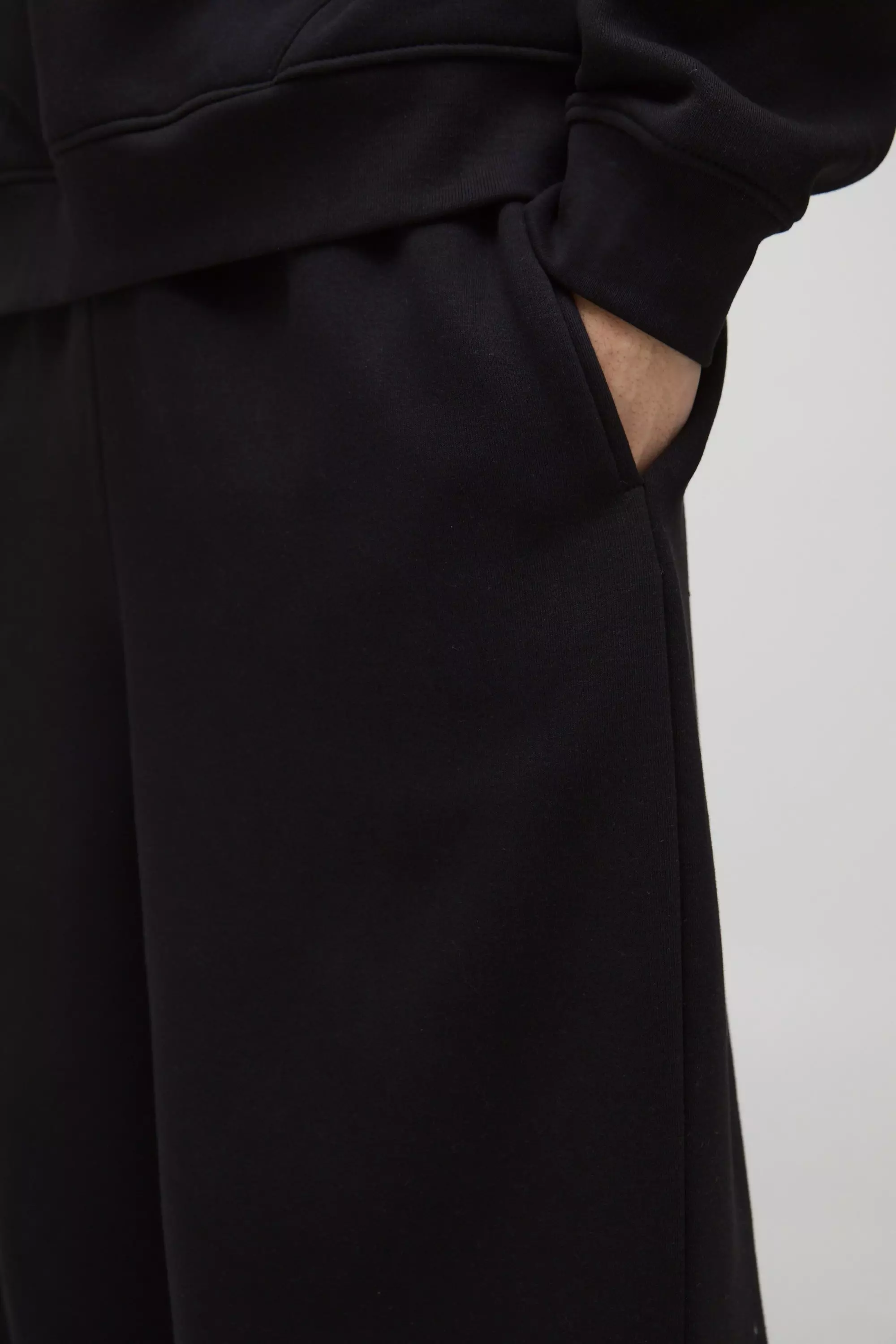 Black 330GSM Extreme Wide Leg Basic Jogger alternative image