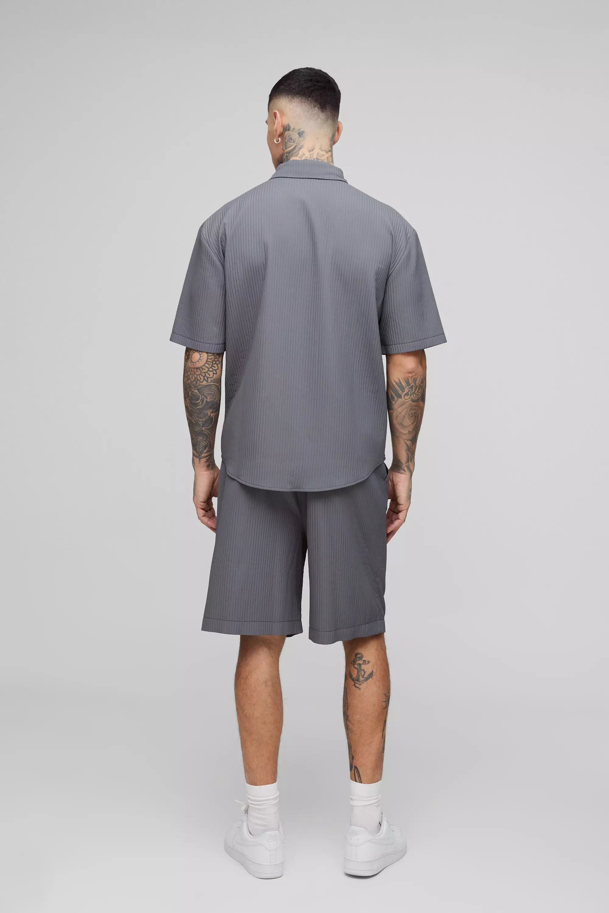 Charcoal Tall Geplooid Tech Overhemd Met Korte Mouwen alternatieve afbeelding