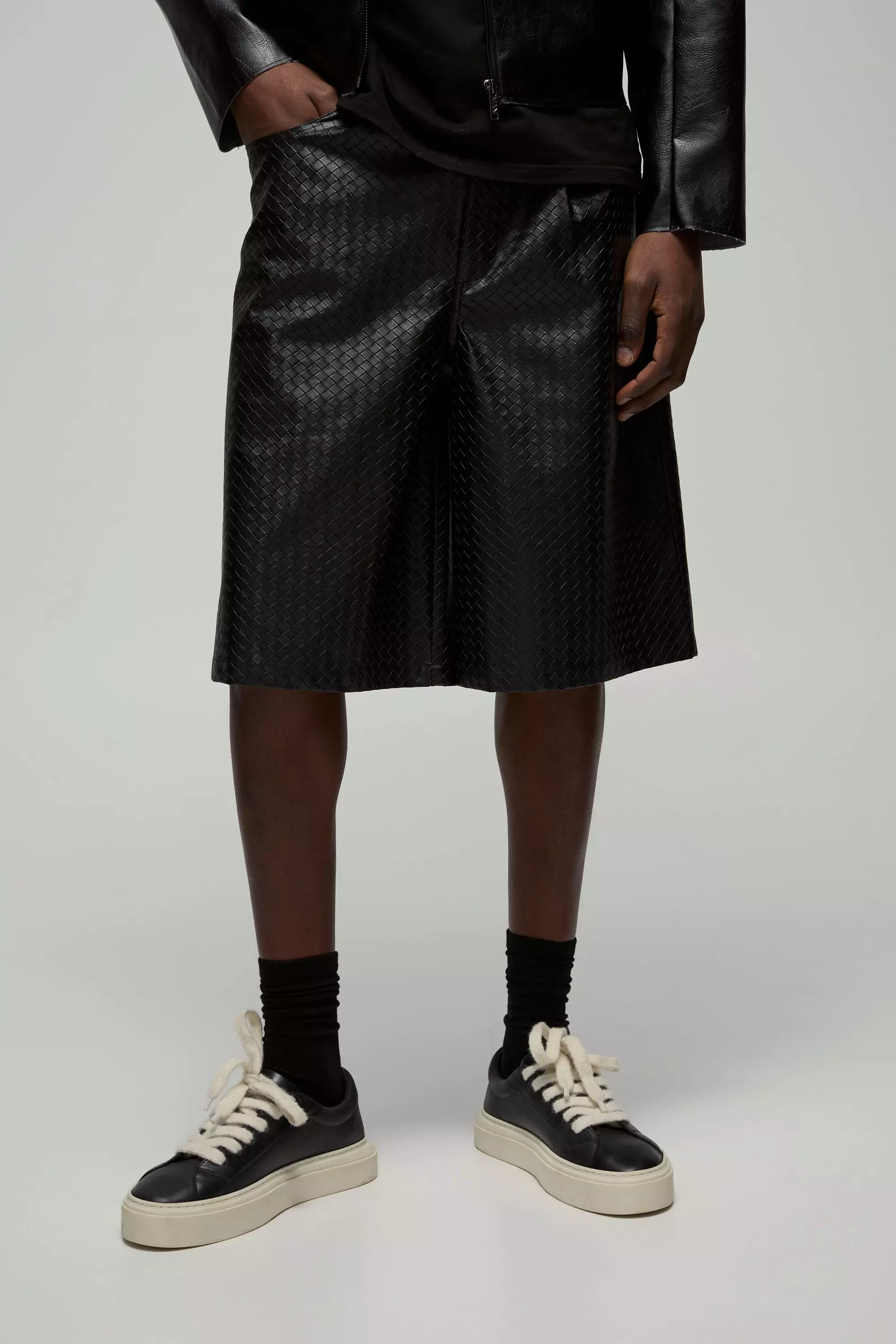Black Fixed Waistband Textured PU Jorts alternative image