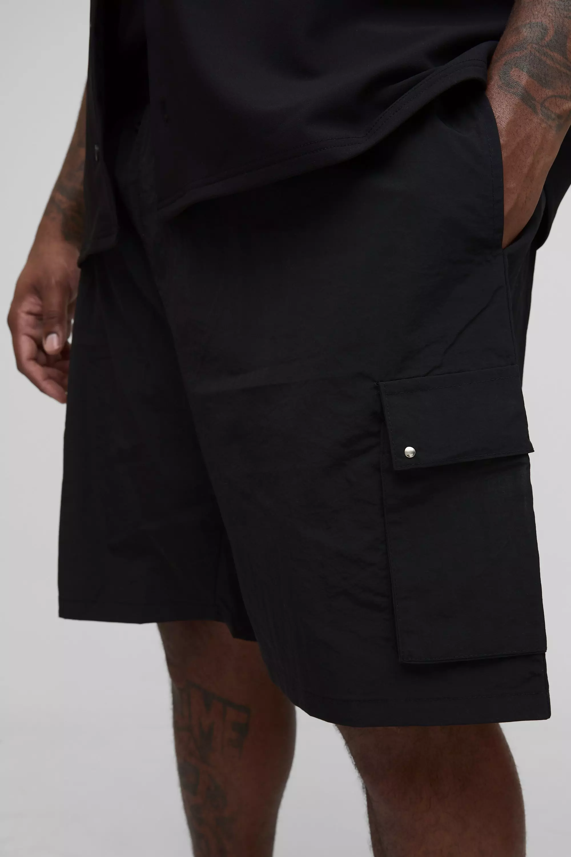 Plus Nylon Cargo-Shorts in Knitteroptik, Black alternatives Bild