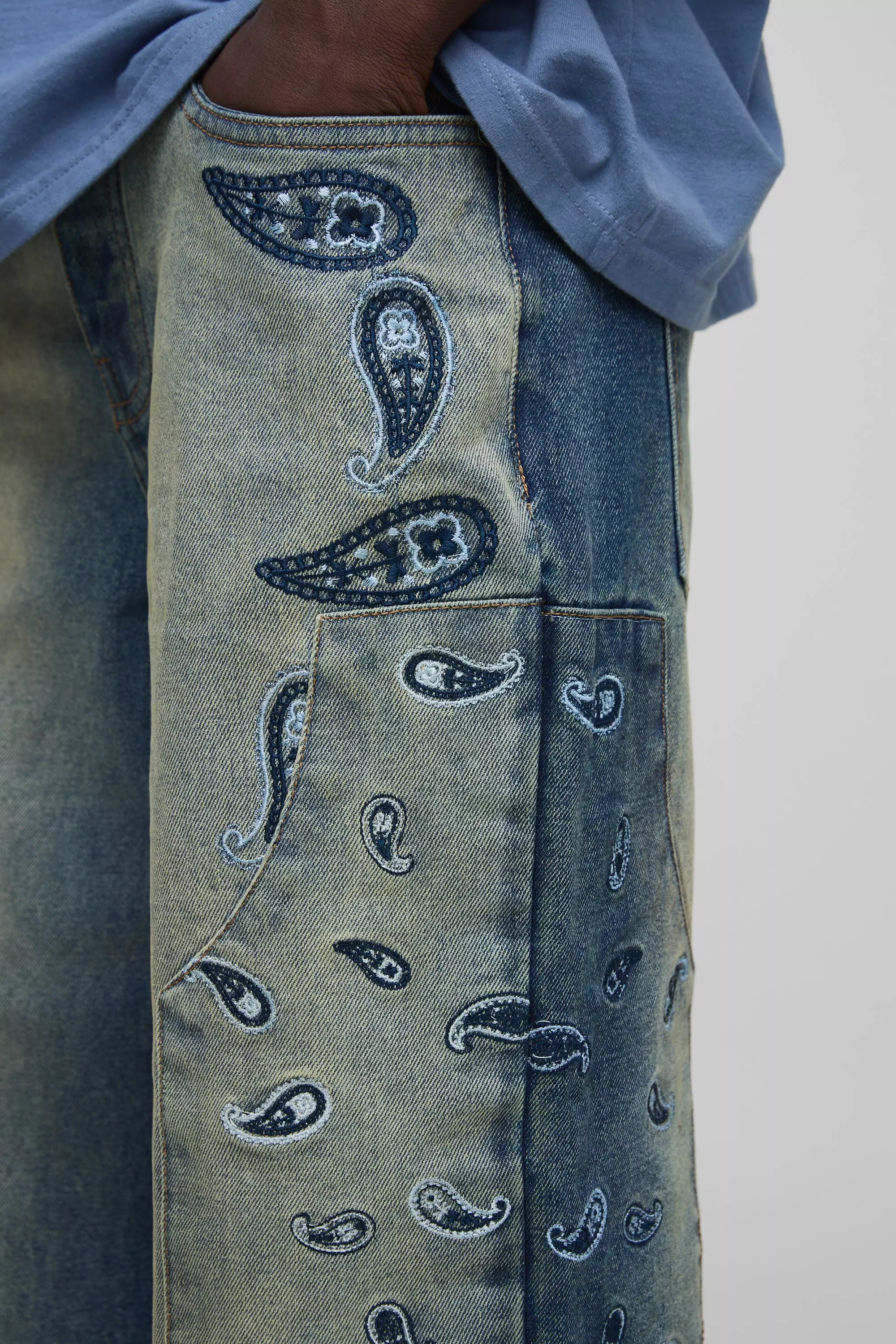 Jeans Rilassati Con Ricami In Fantasia Cachemire, Vintage blue immagine alternativa