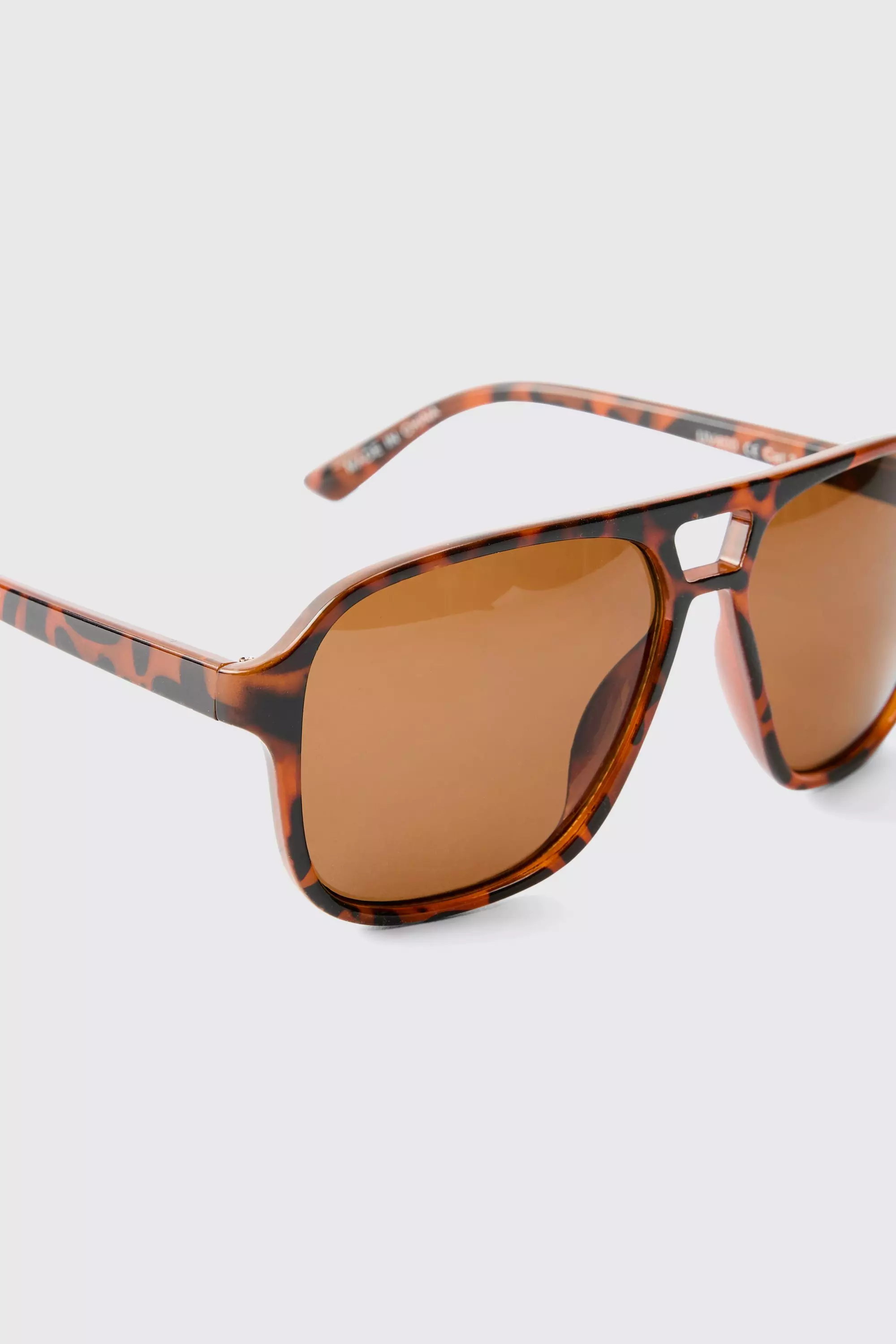 Brown Tortoise Navigator Sunglasses alternative image