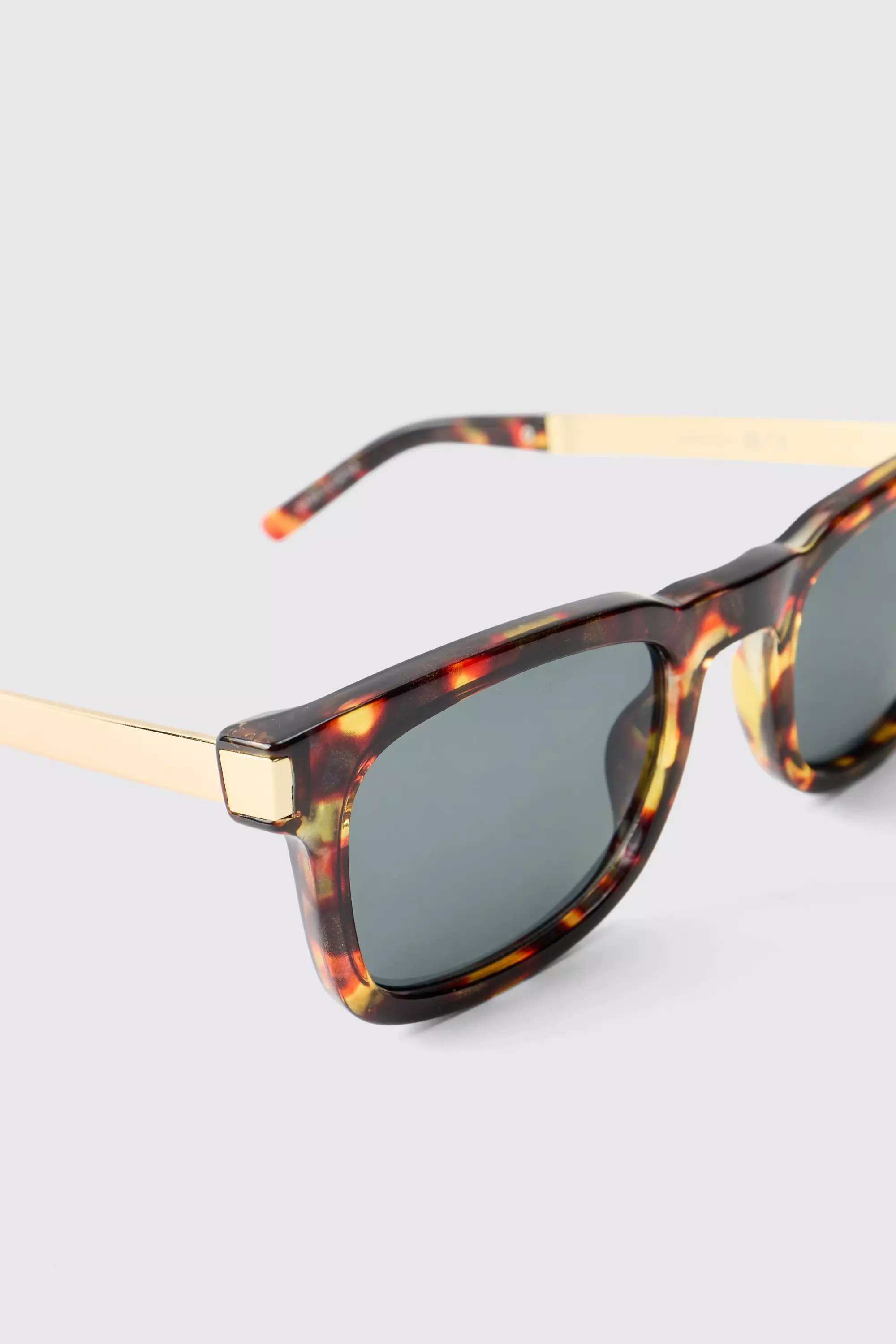 Brown Tortoise And Gold Metal Sunglasses alternative image