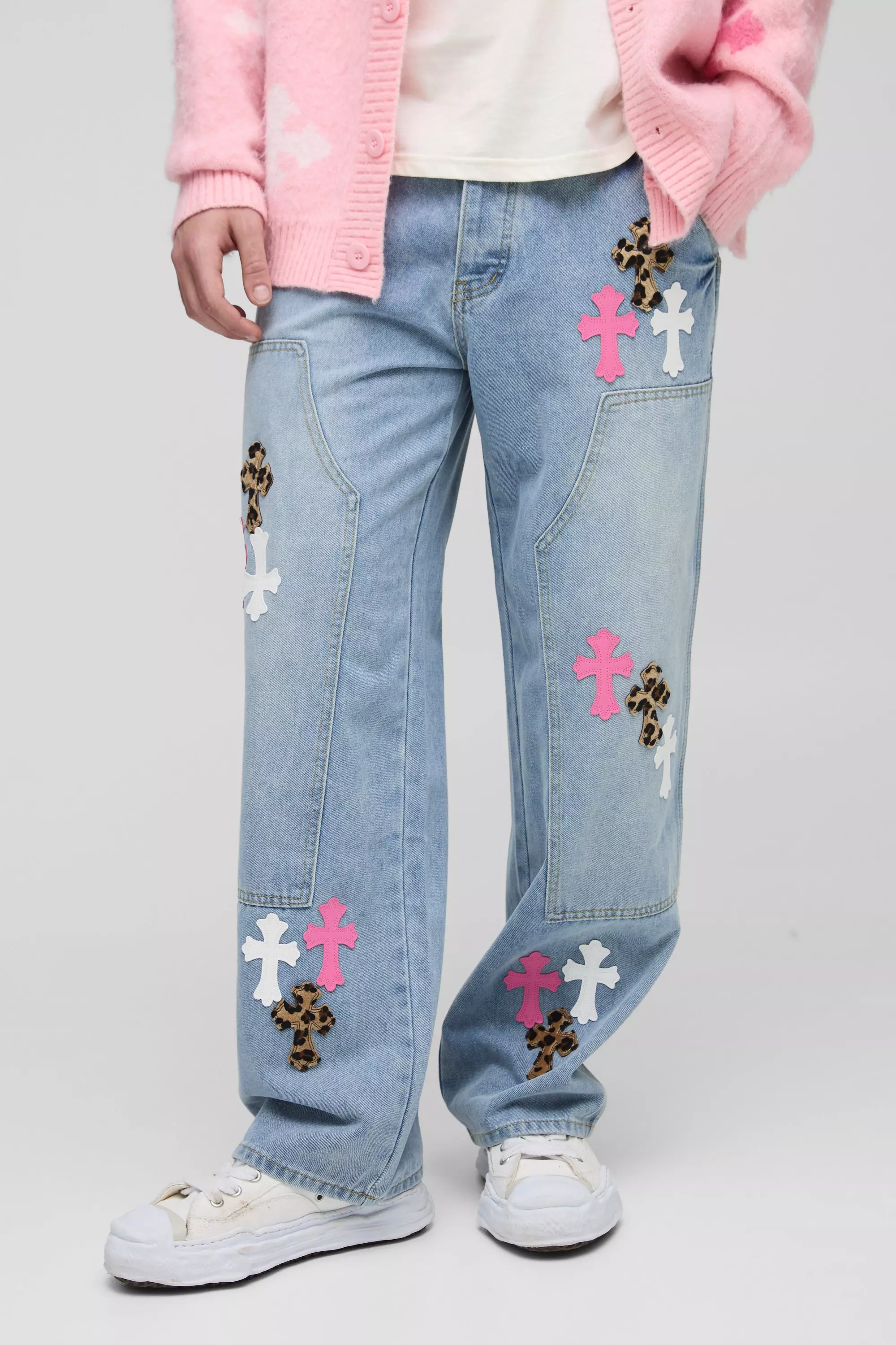 Lockere Jeans mit Kreuz-Applikation, Mid blue alternatives Bild