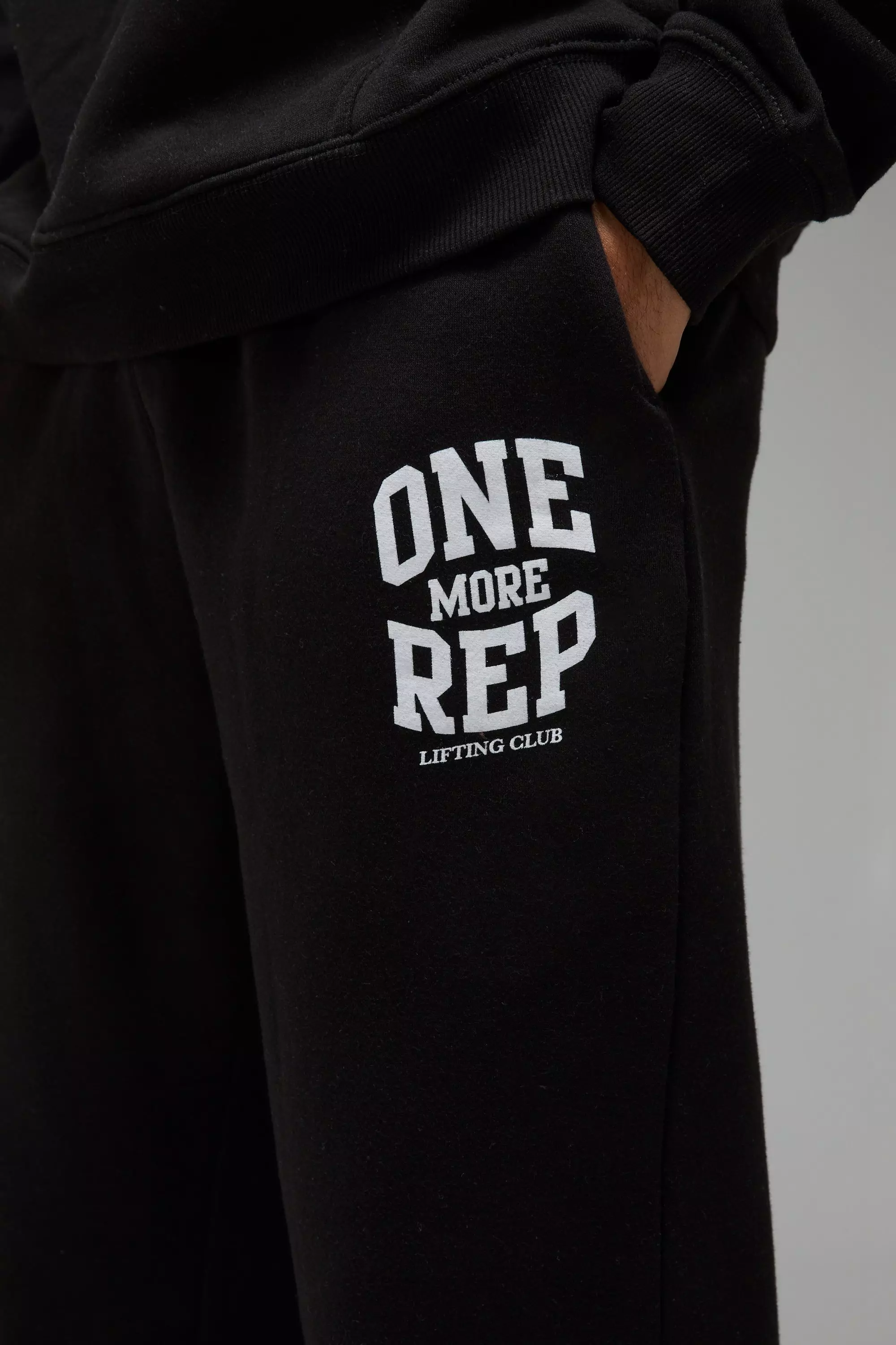 Black Man Active One More Rep Oversized Jogger alternative image
