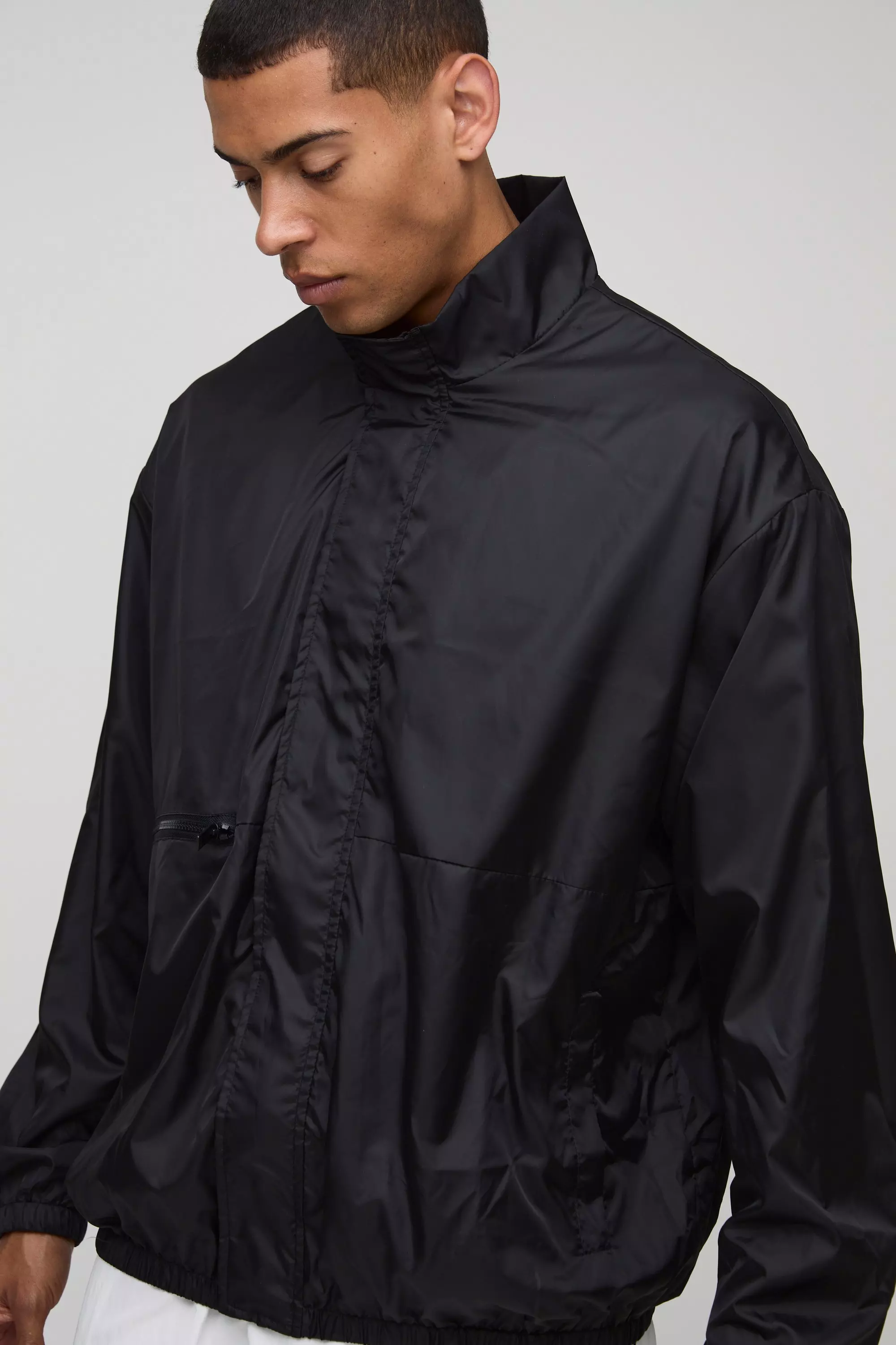 Glänzende Oversize Jacke mit Trichterkragen, Black alternatives Bild
