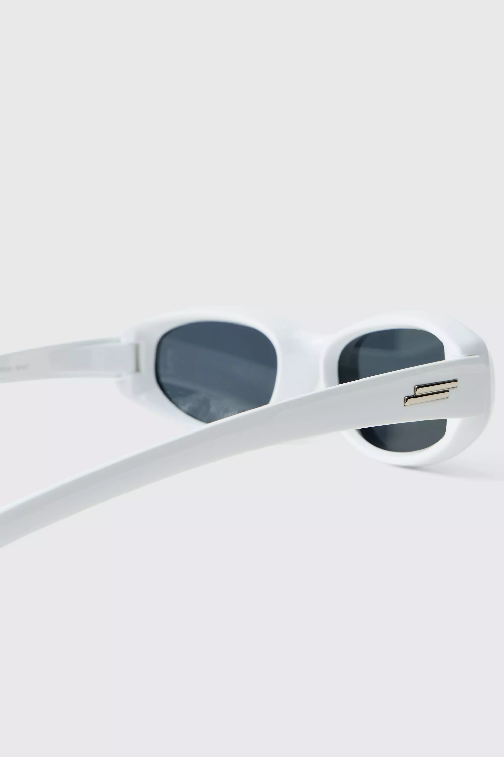 White Round Plastic Sunglasses alternative image