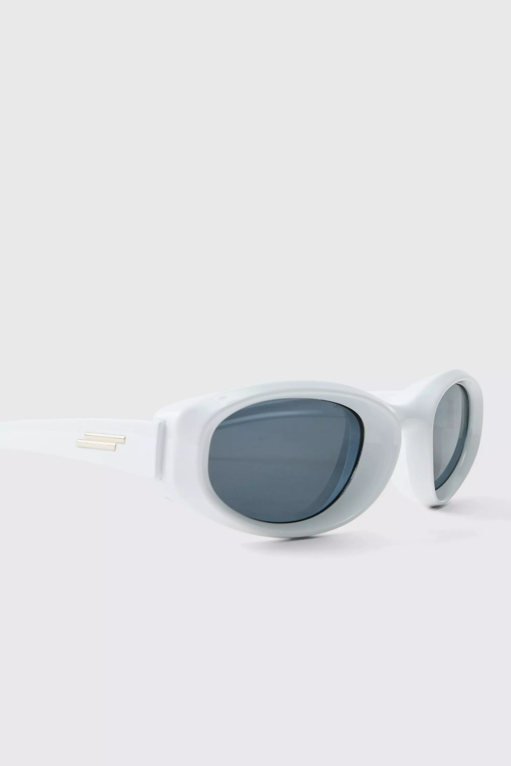 White Round Plastic Sunglasses alternative image