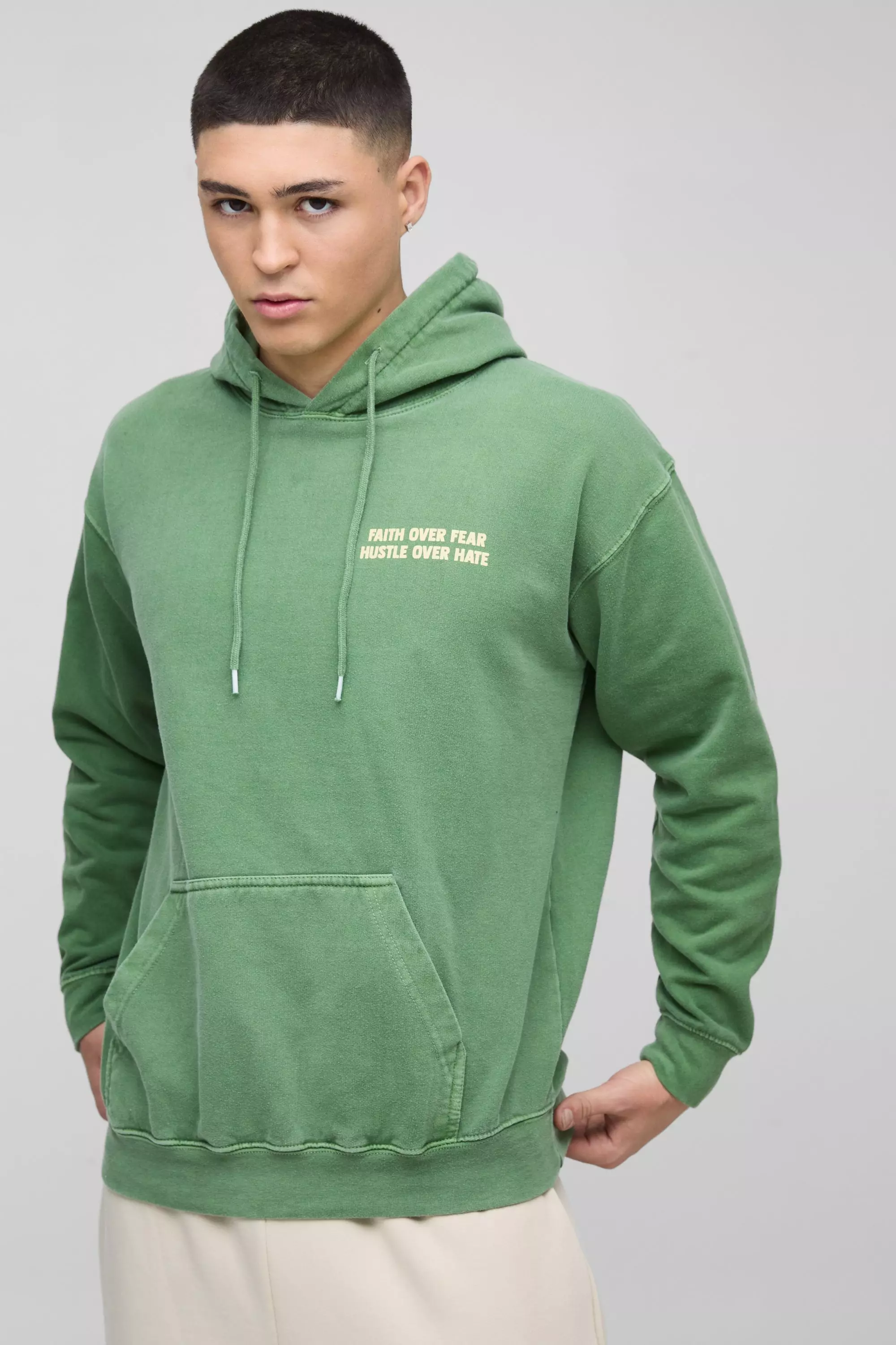 Forest Faith Over Fear Hoodie Met Tekst En Reliëf alternatieve afbeelding