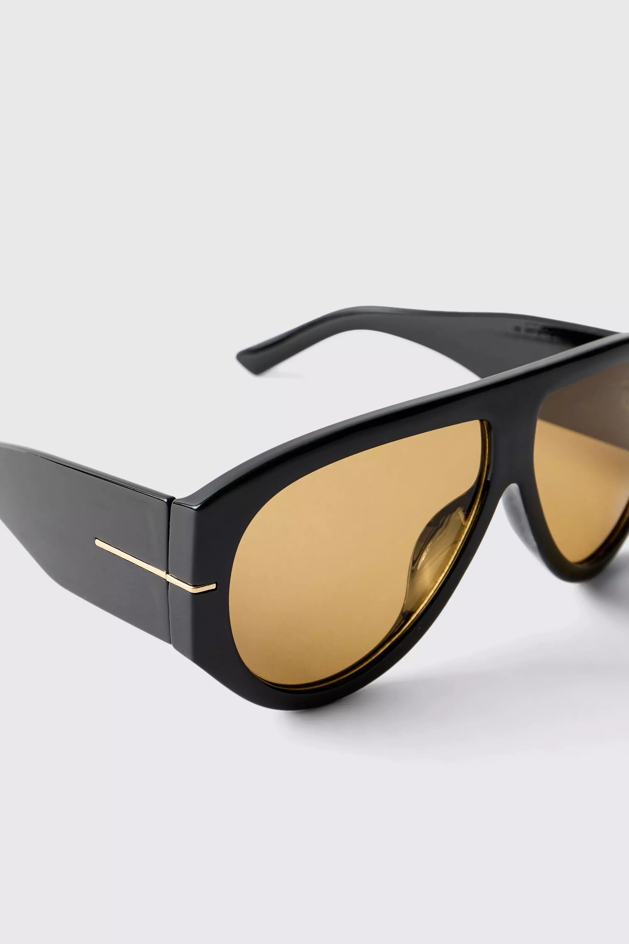 Retro Gold Detail Sunglasses in Black alternative image