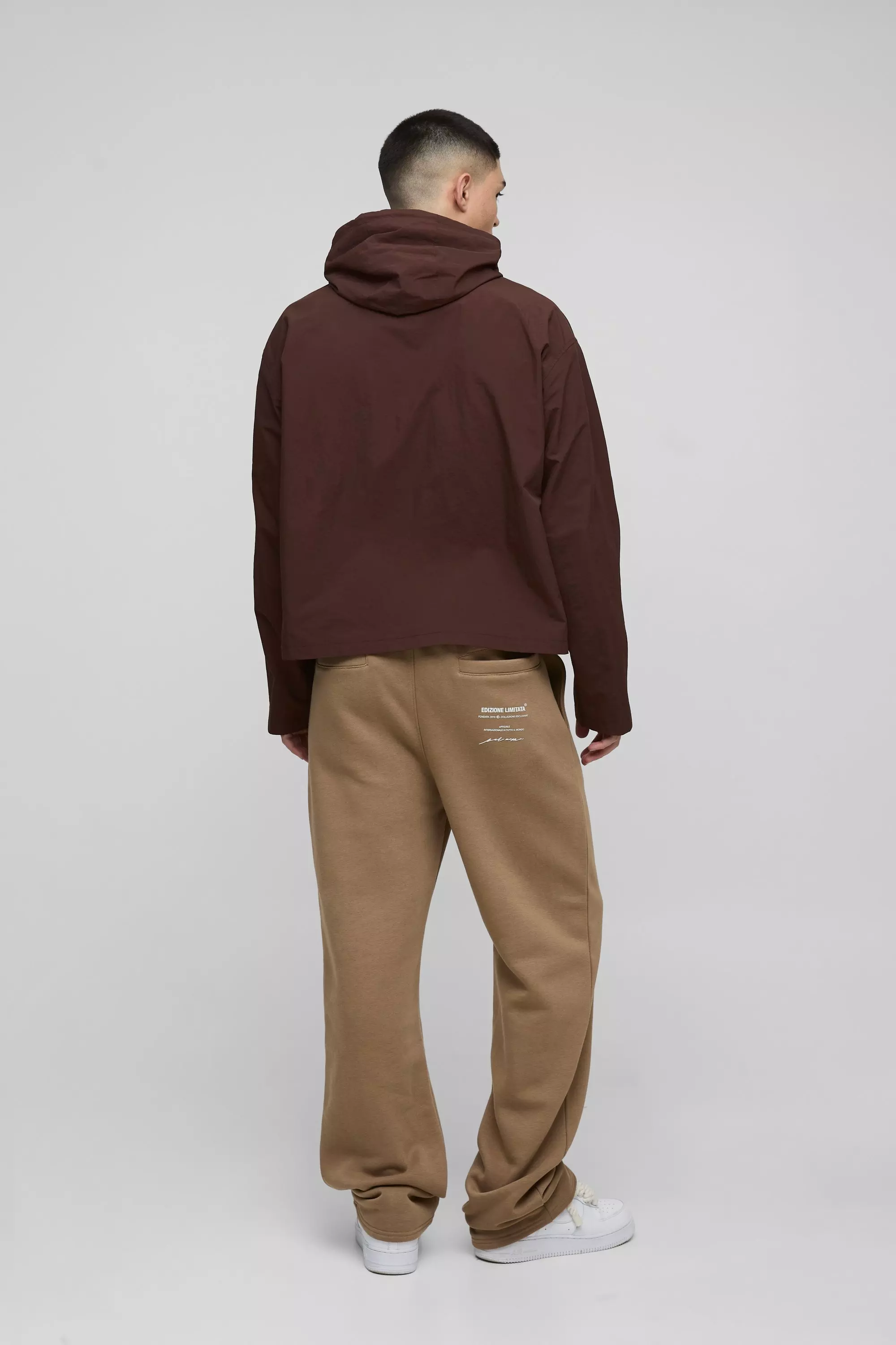 Oversize Nylon-Jacke mit Kapuze, Chocolate alternatives Bild