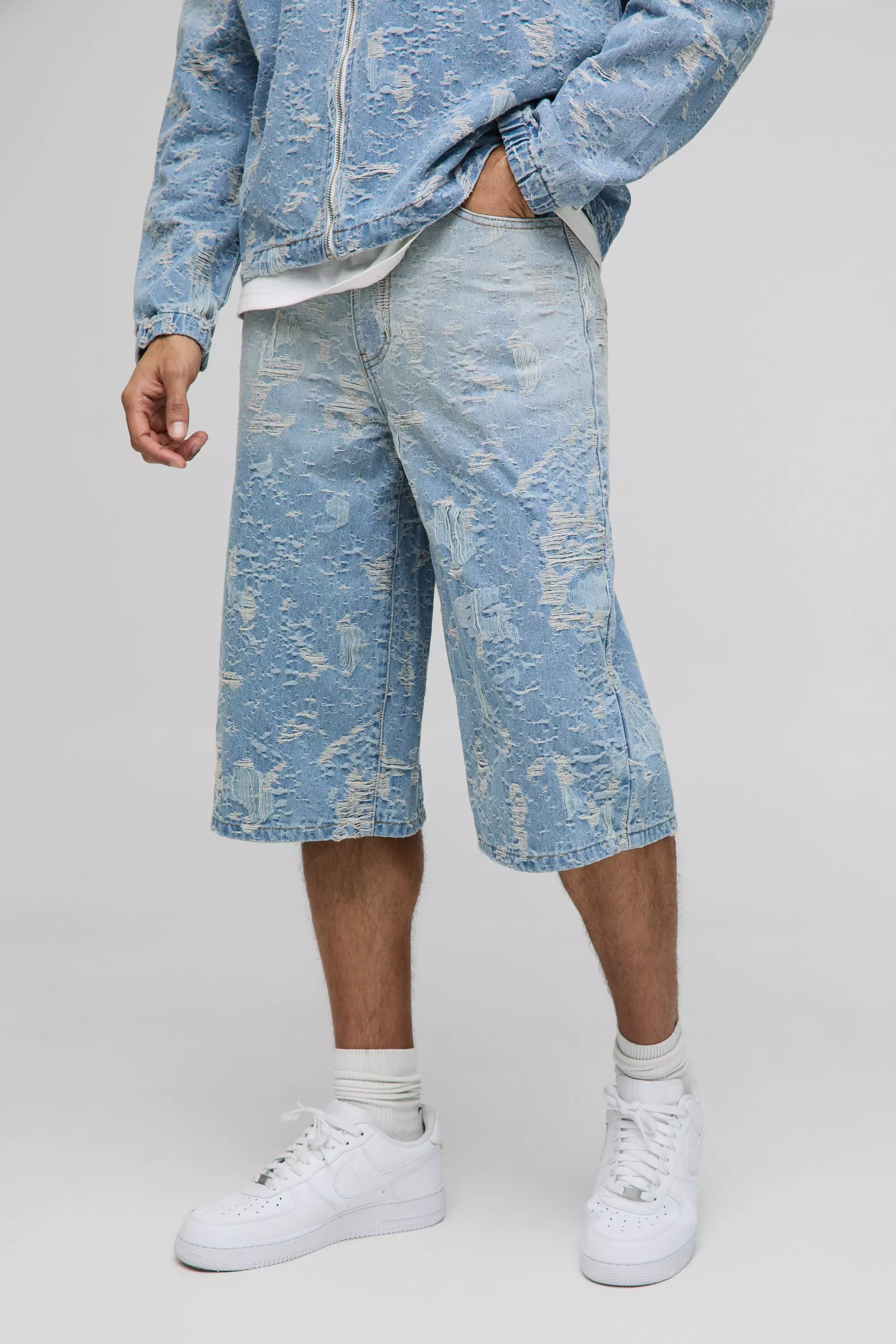 Light blue Regular Distressed Denim Jorts alternative image