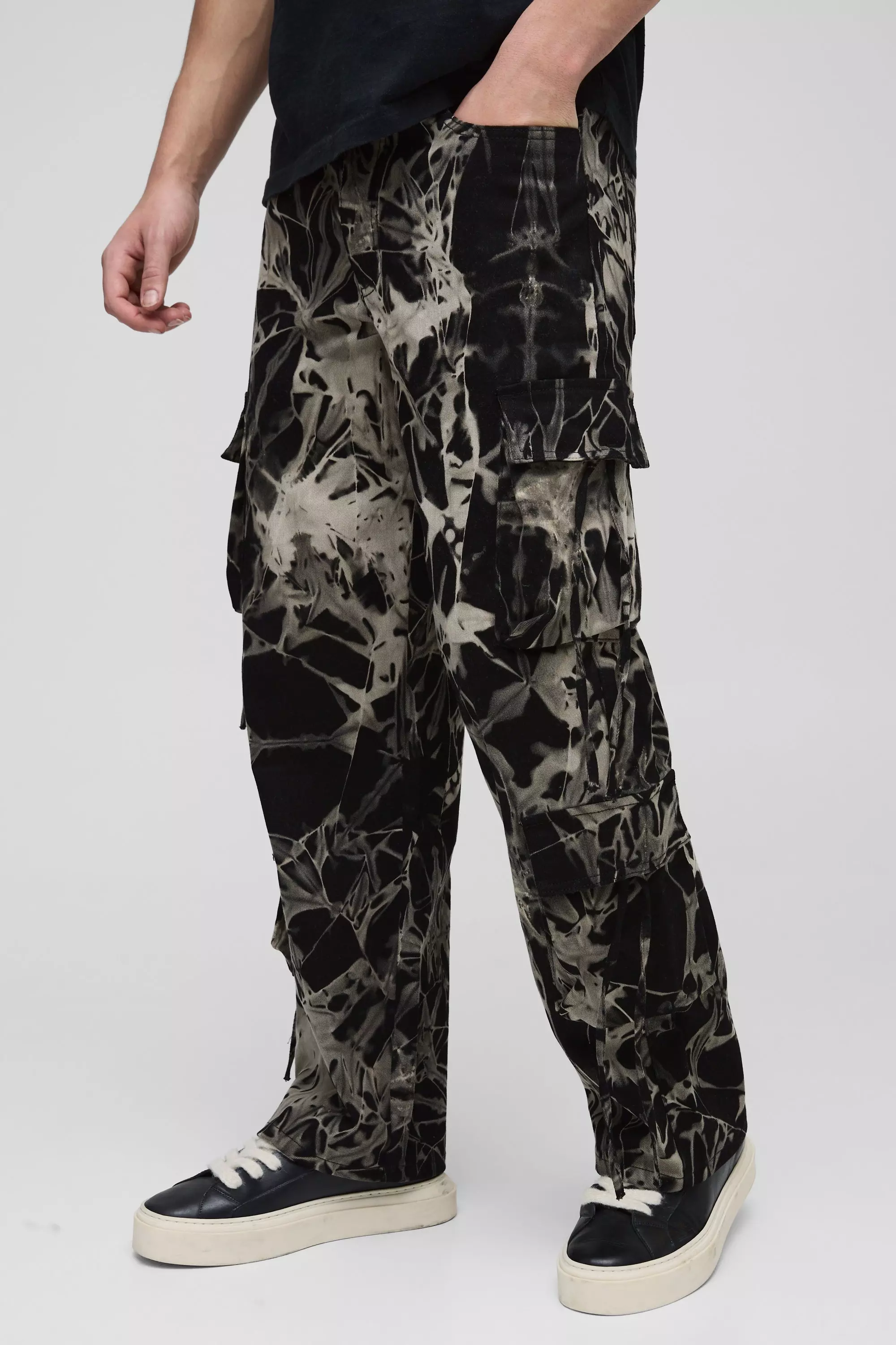 Lockere Cargo-Hose mit Acid-Waschung, Black alternatives Bild