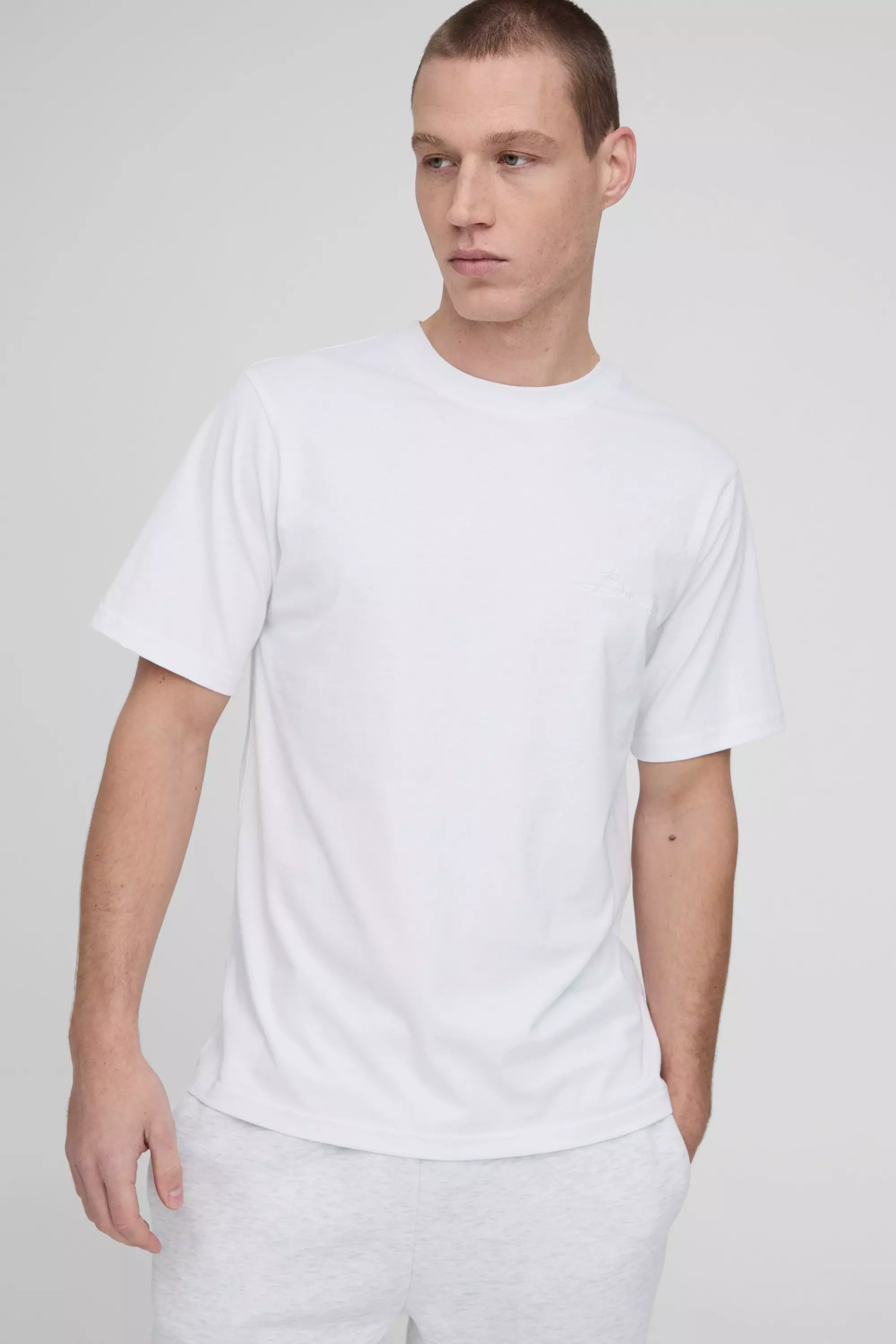 White Regular Fit Bm Signature Embroidered Crew Neck T-shirt alternative image