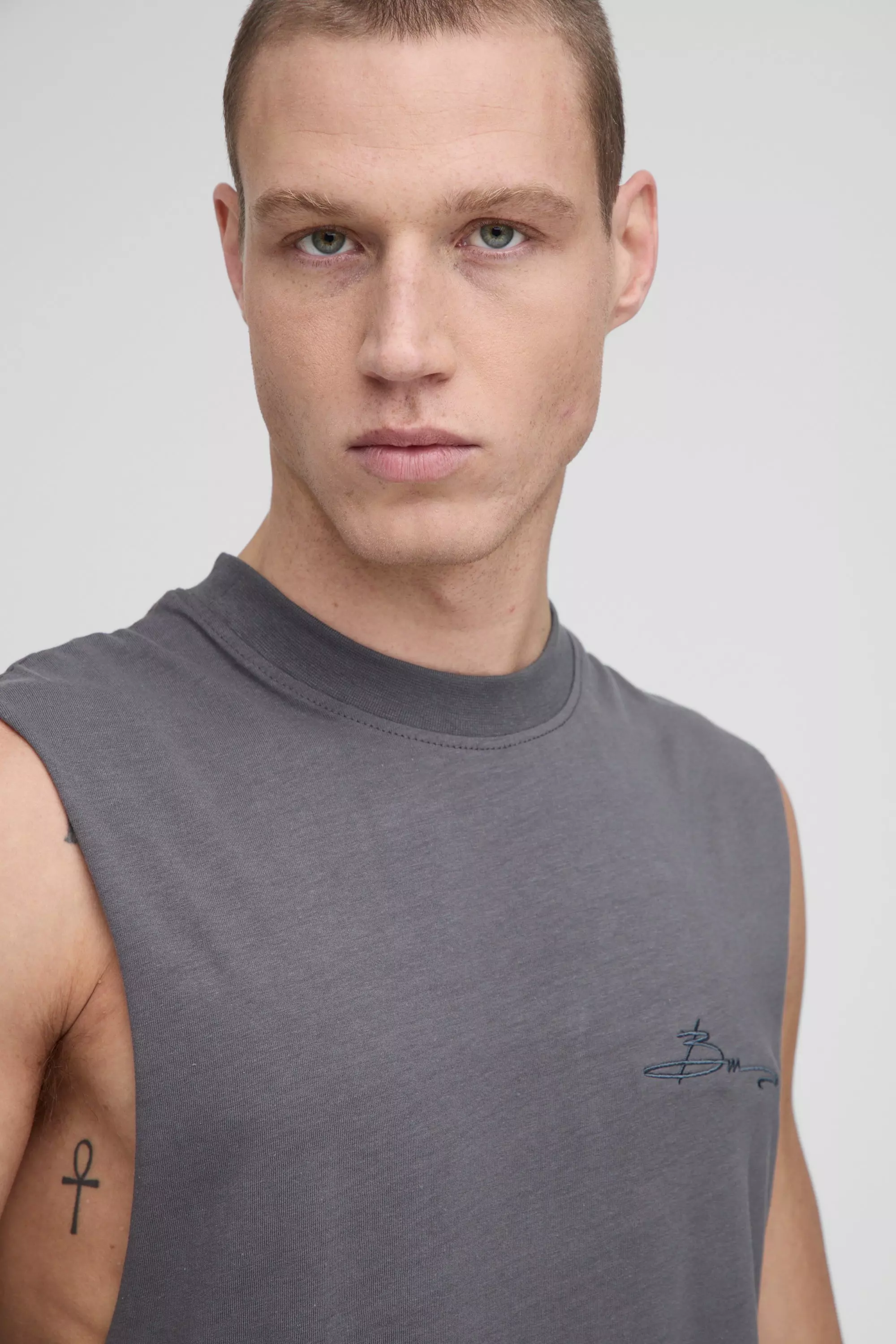 BM Signature Basic Tanktop mit weiten Ärmeln, Charcoal alternatives Bild