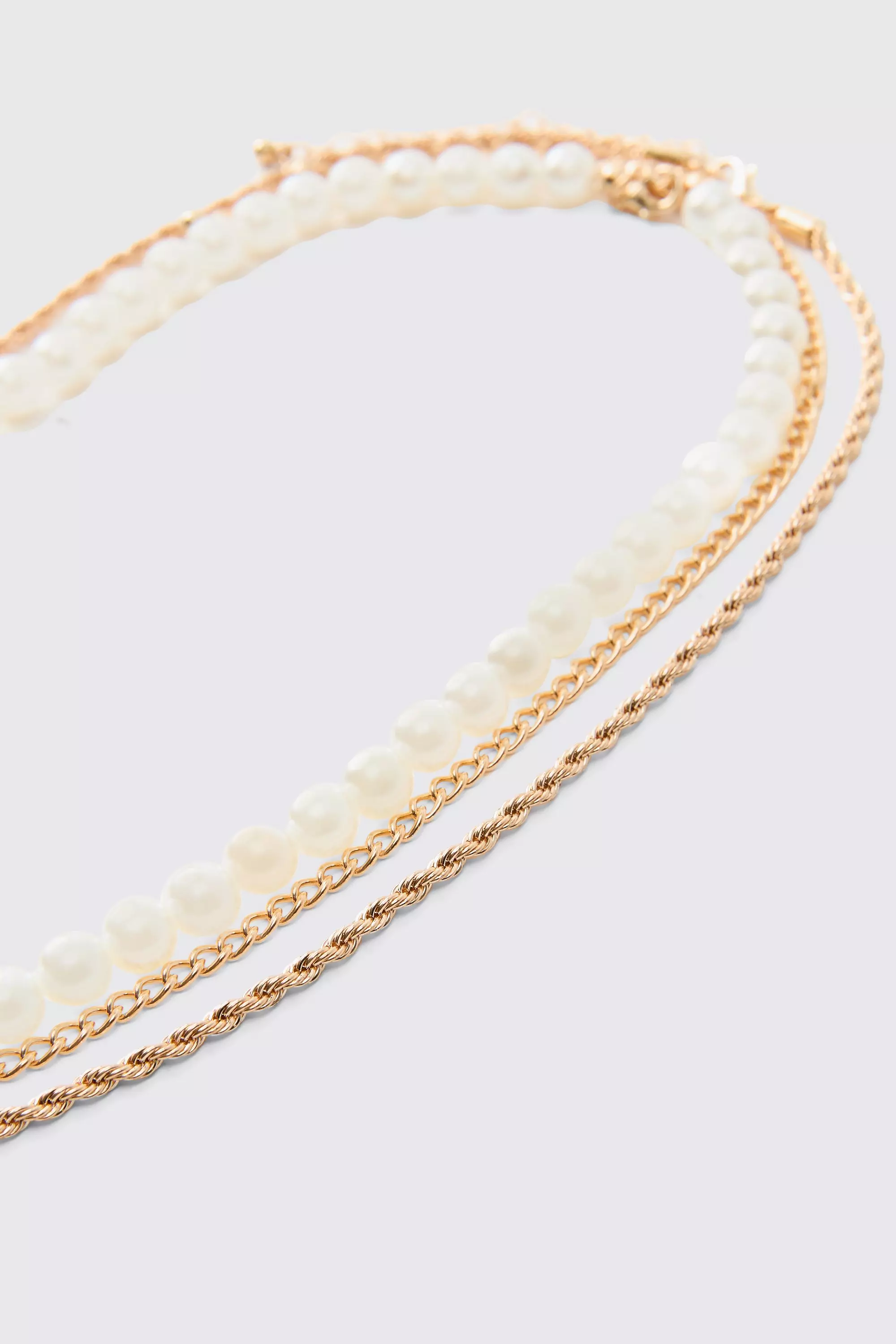 Layered Pearl Necklace With Cross Pendant in Gold alternative image