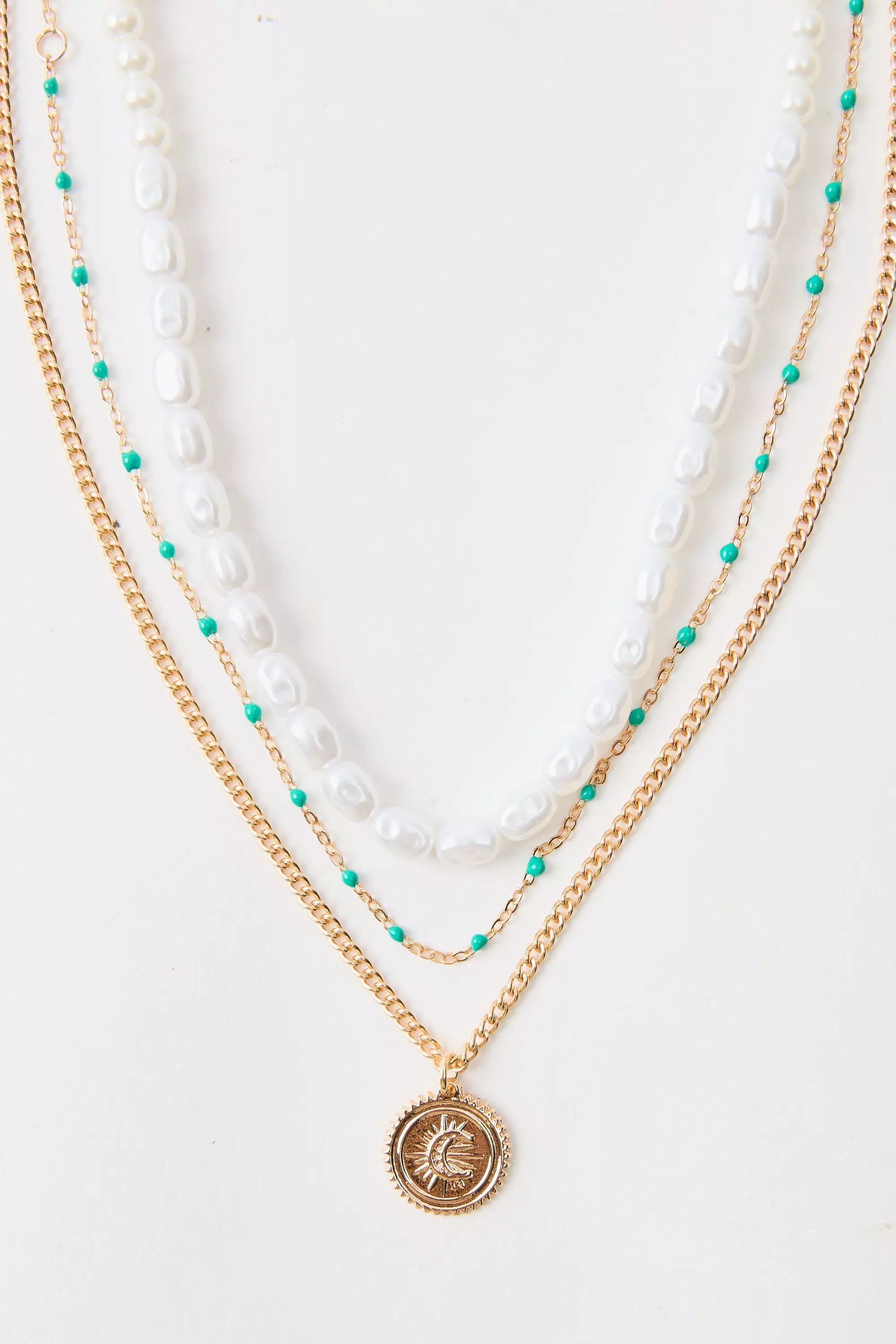 Layered Pearl Necklace In Gold alternative image