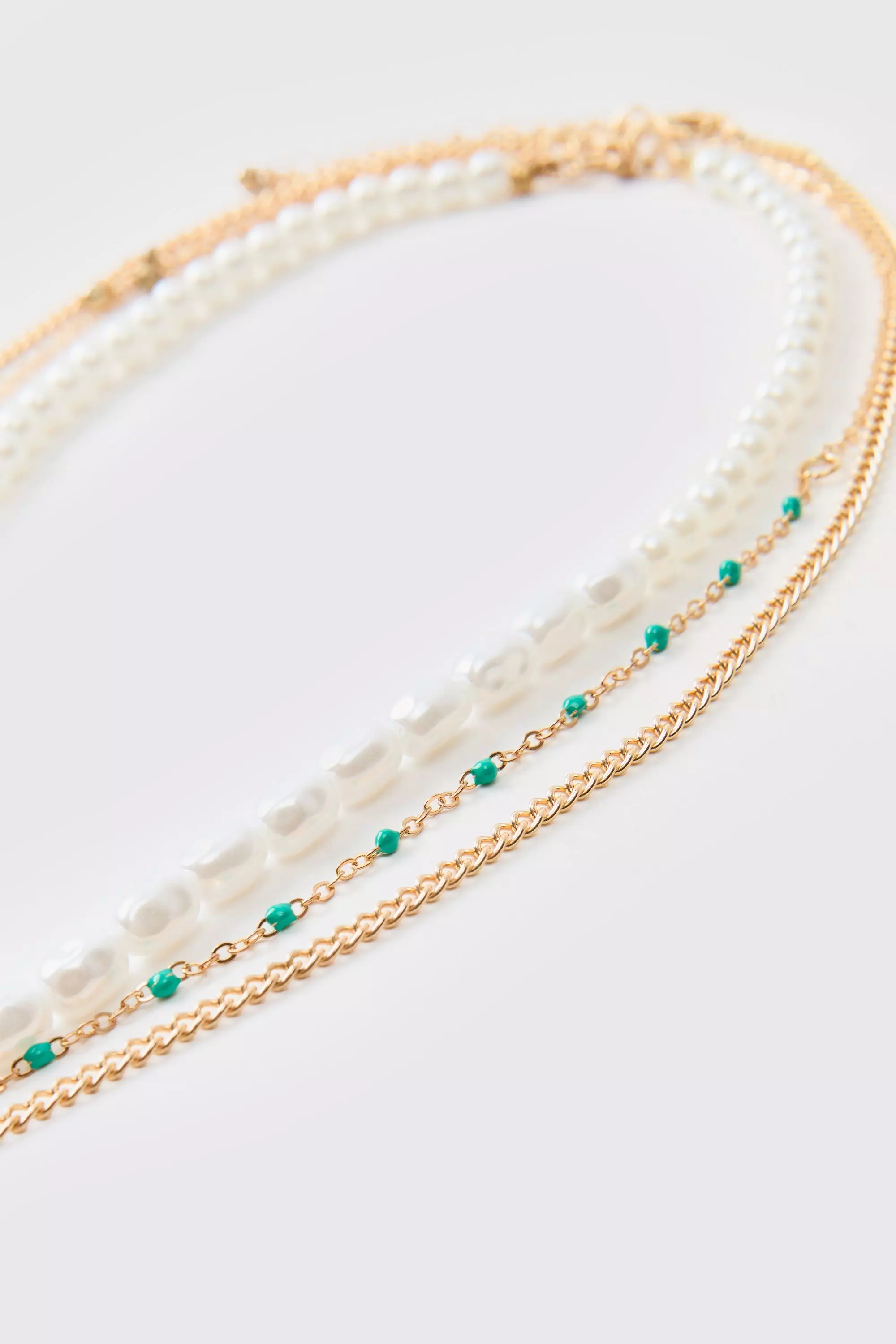Layered Pearl Necklace In Gold alternative image