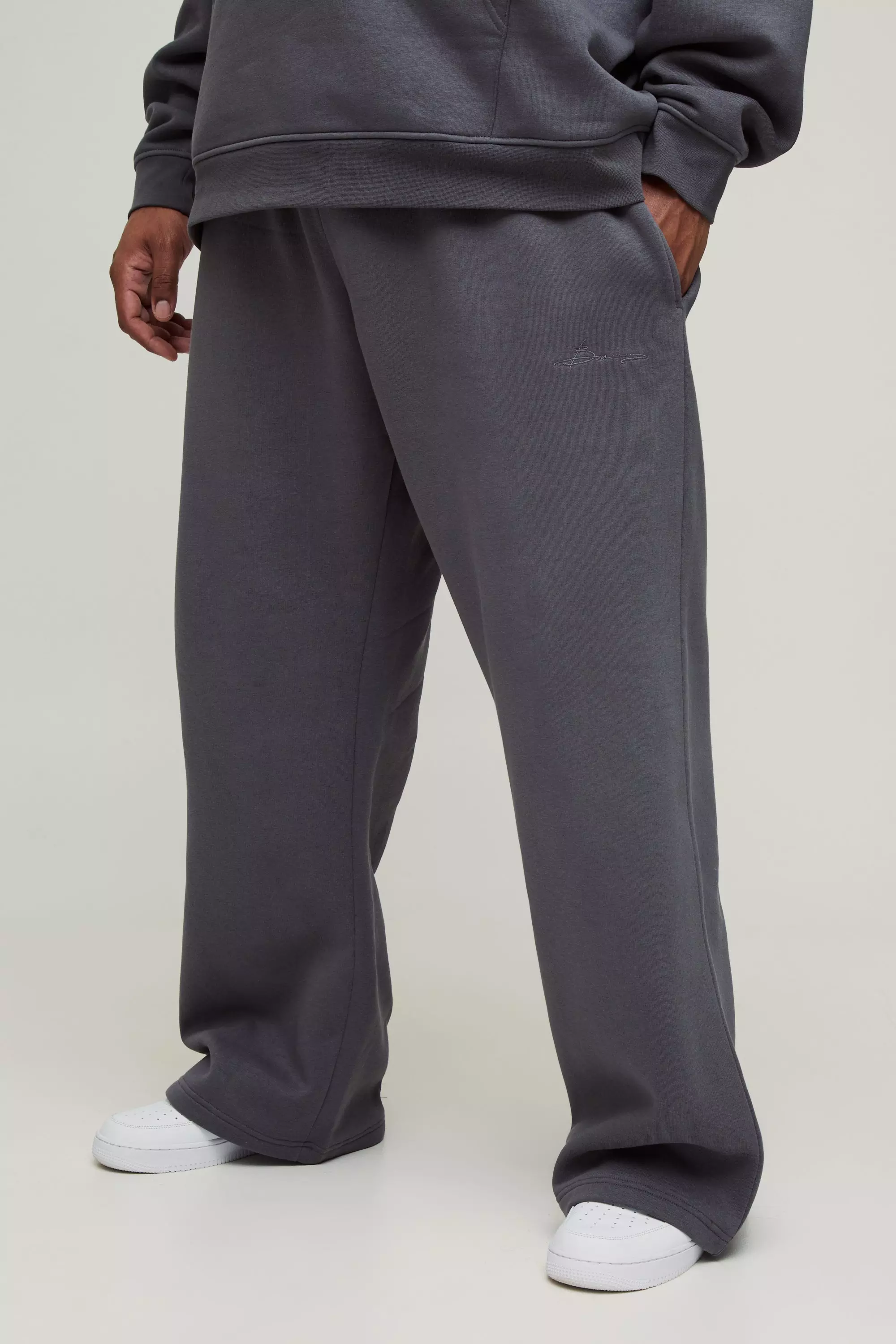 Plus 330GSM Straight Leg Basic BM Signature Sweatpants | boohooMAN USA