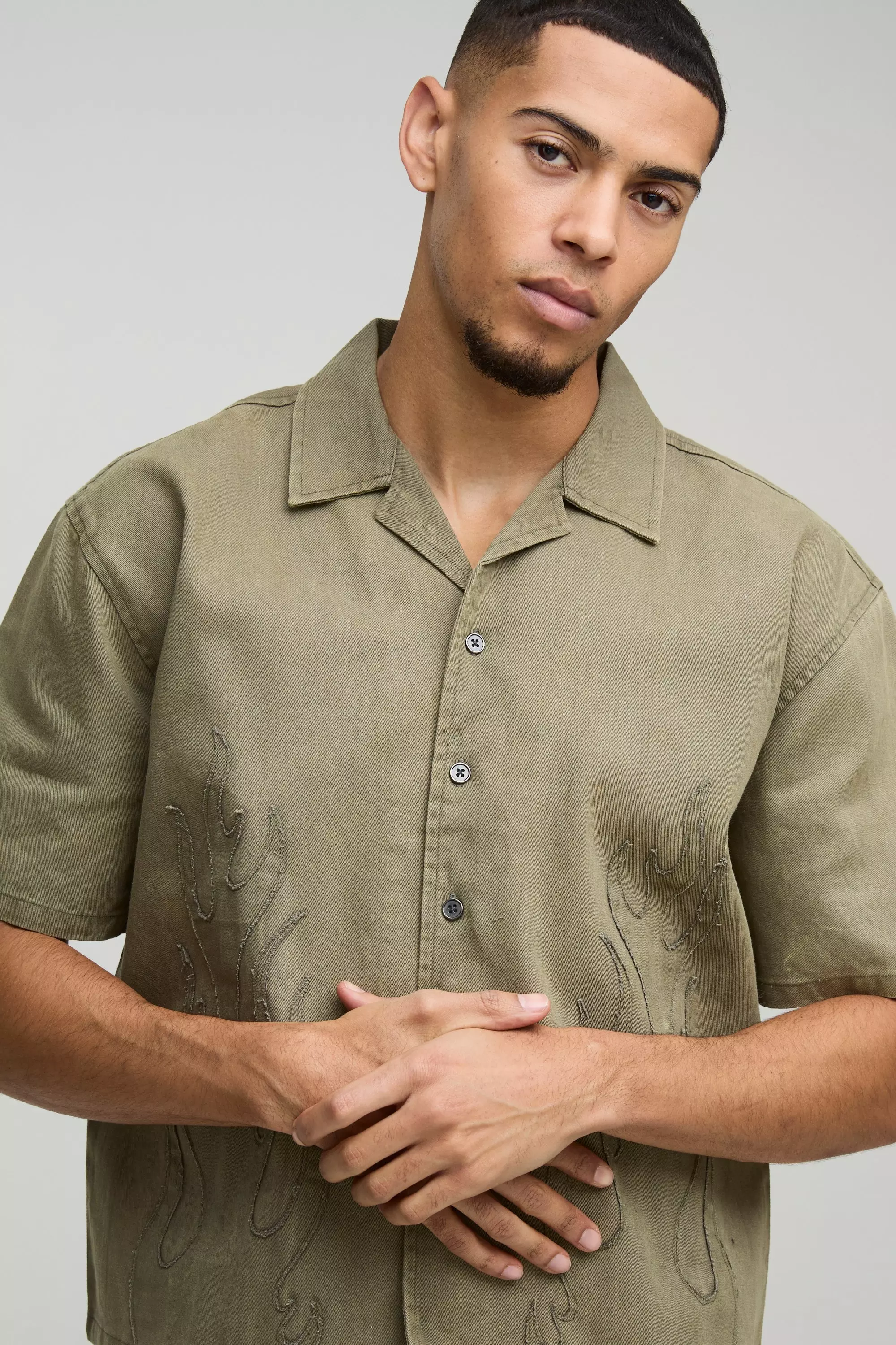 Chemise oversize délavée à écusson flammes, Khaki autre image
