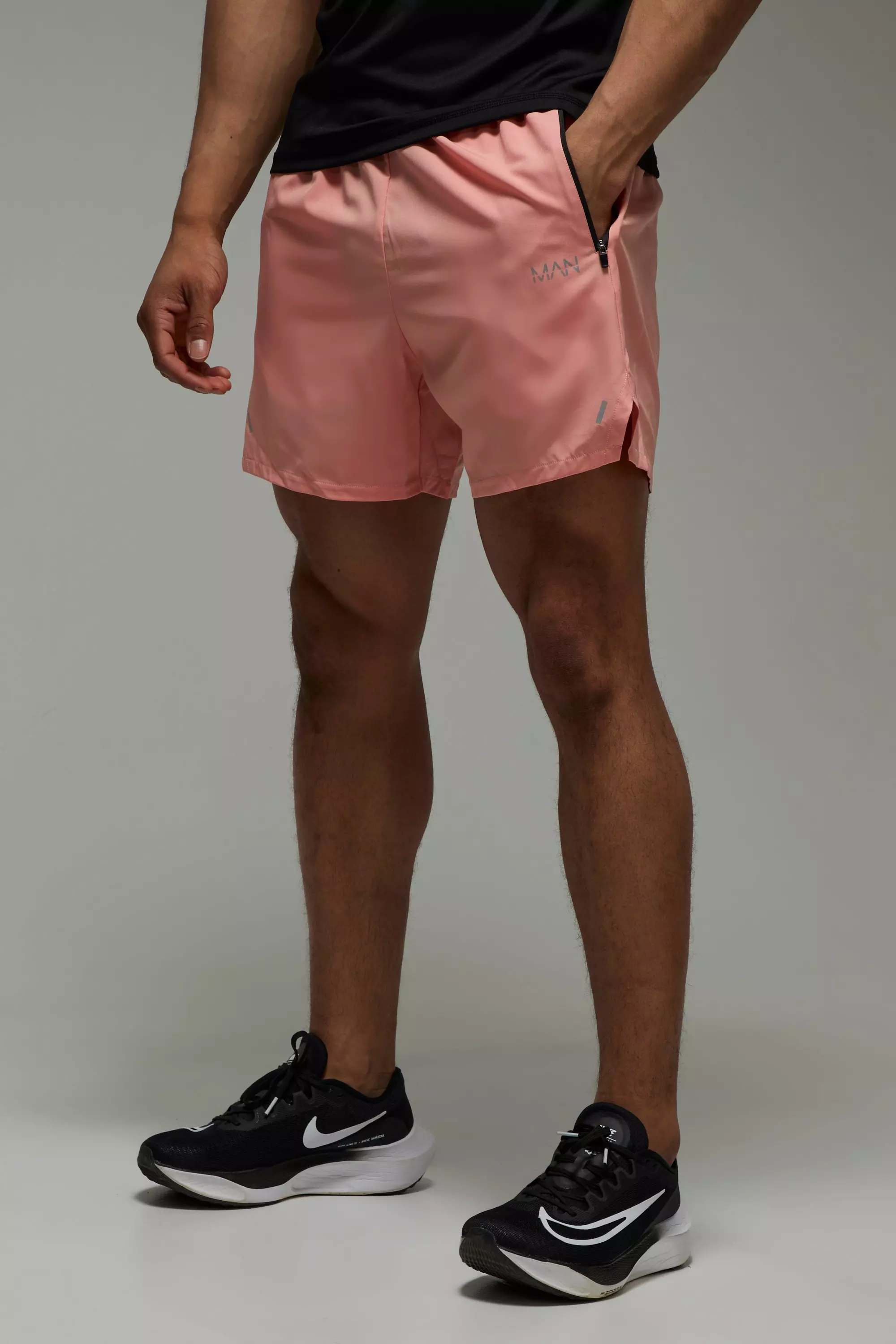 Man Active Perforated Stretch Woven Regular Fit 5inch Short Coral