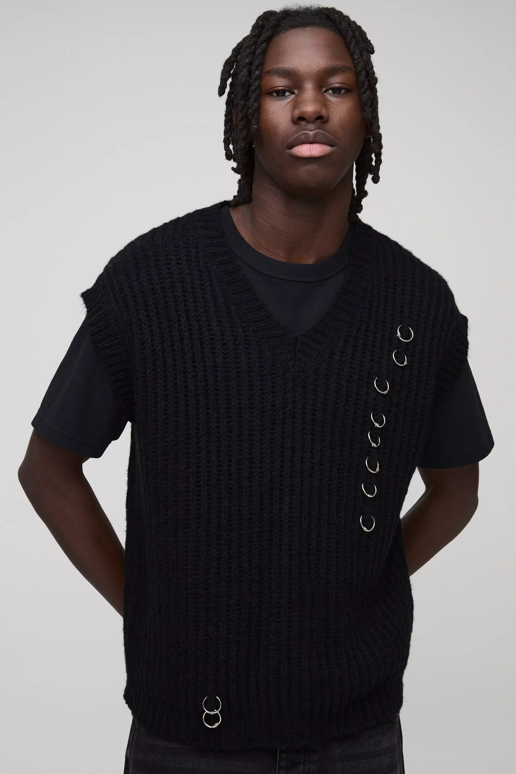 Black Oversized Ring Detail V Neck Ribbed Knitted Vest alternative image