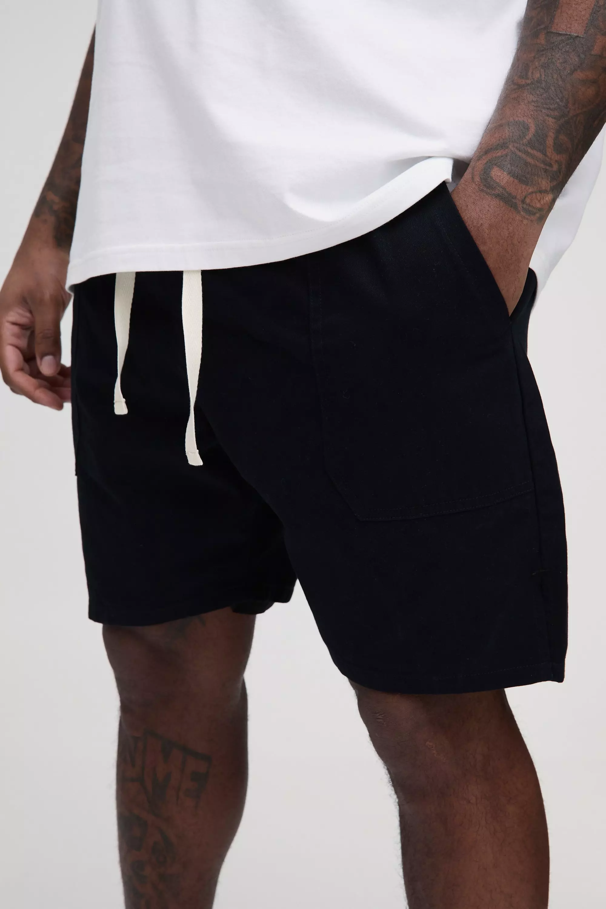 Black Plus Elasticated Baggy Split Hem Shorts alternative image