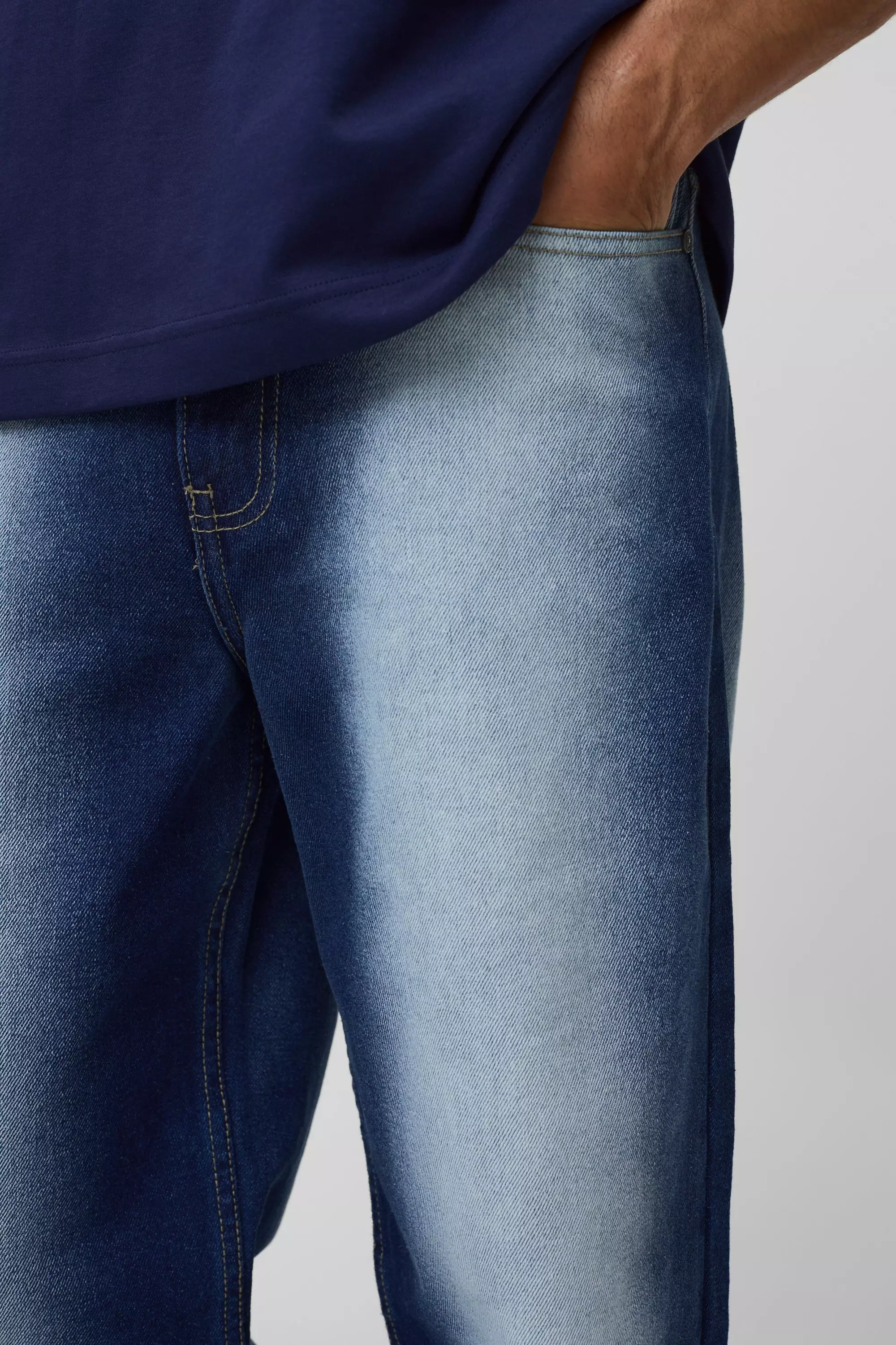 Jeans rilassati slavati candeggiati, Blue immagine alternativa