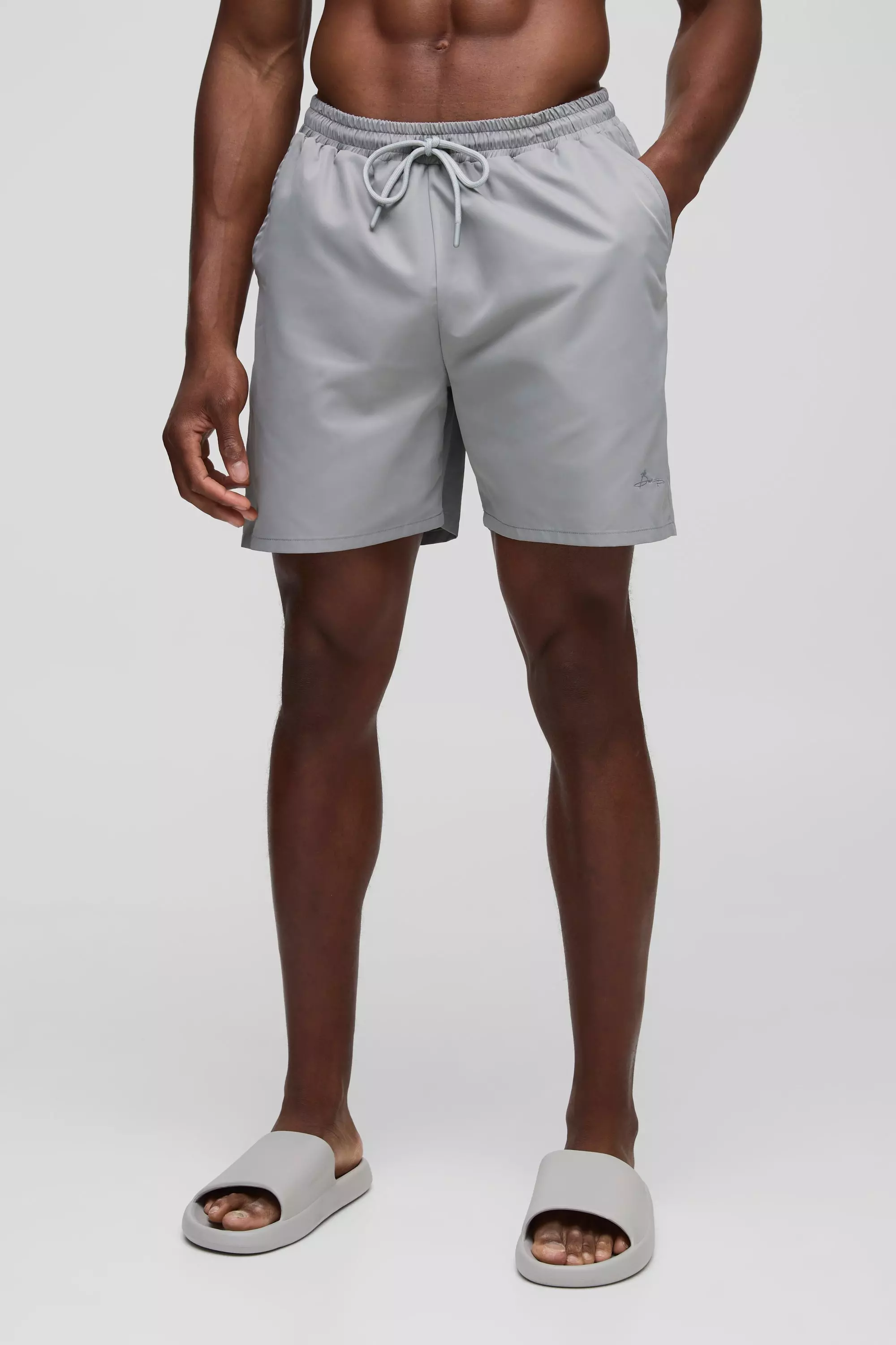 Mittellange Badehose in Grau mit Logo, Grey alternatives Bild