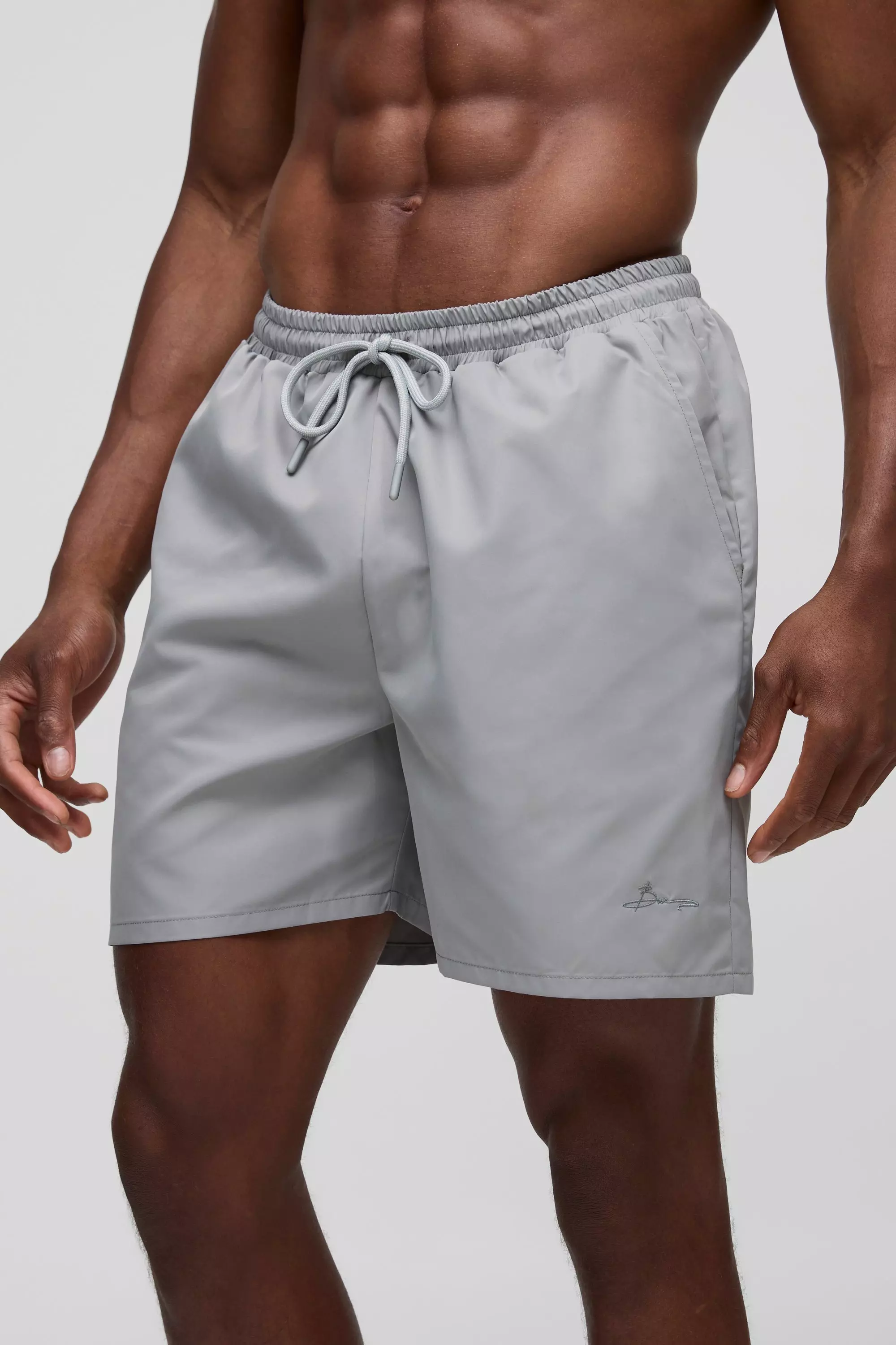 Mittellange Badehose in Grau mit Logo, Grey alternatives Bild