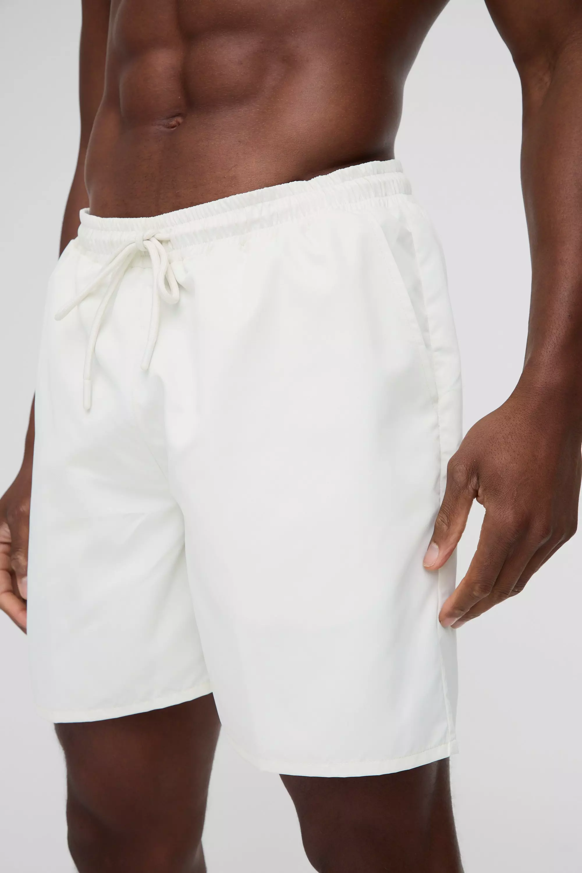Mittellange Badehose in Ecru alternatives Bild
