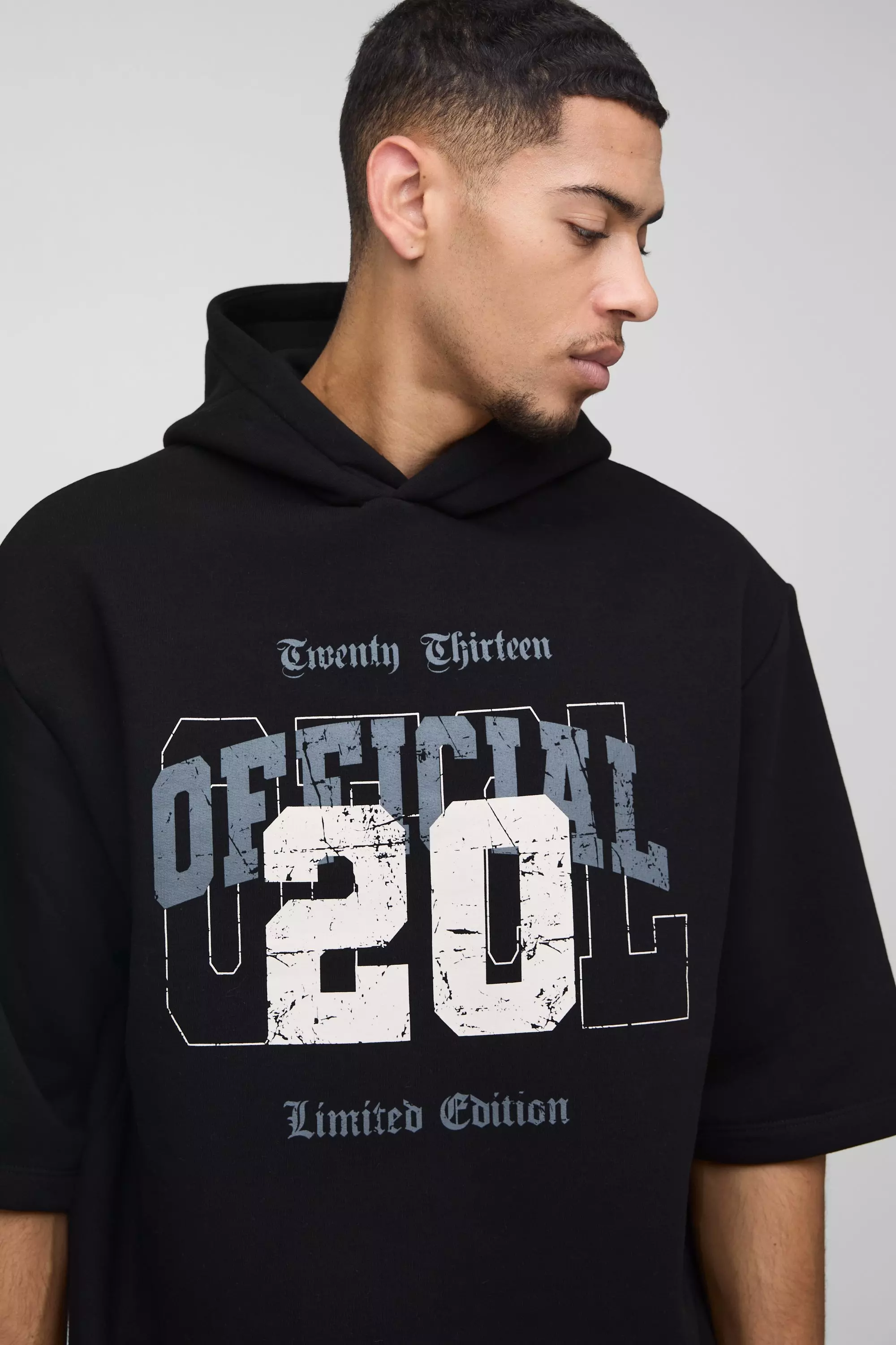 Kurzärmliger Oversize Official Hoodie, Black alternatives Bild