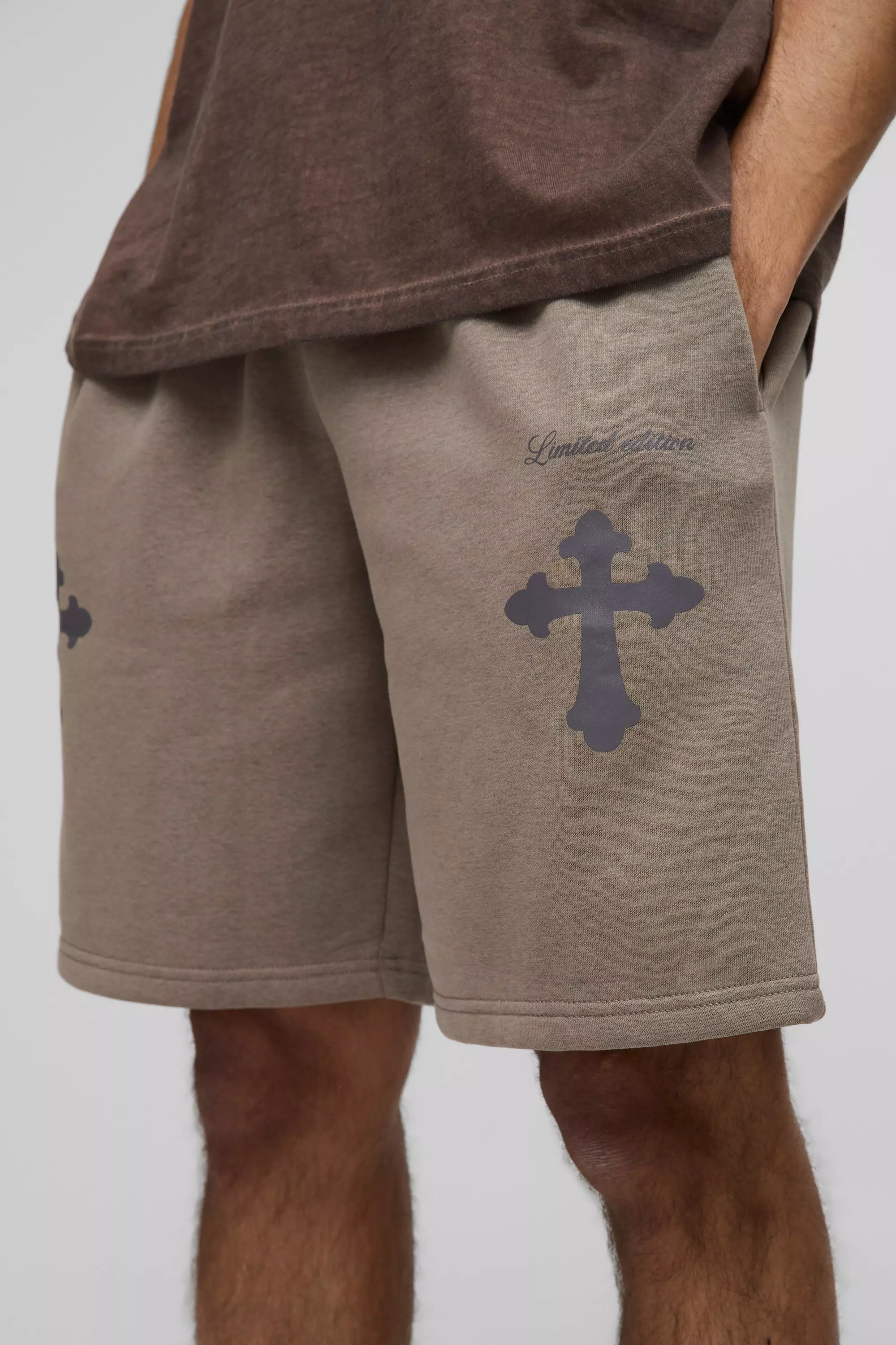 Oversized Limited Edition Cross Print Short | boohooMAN USA
