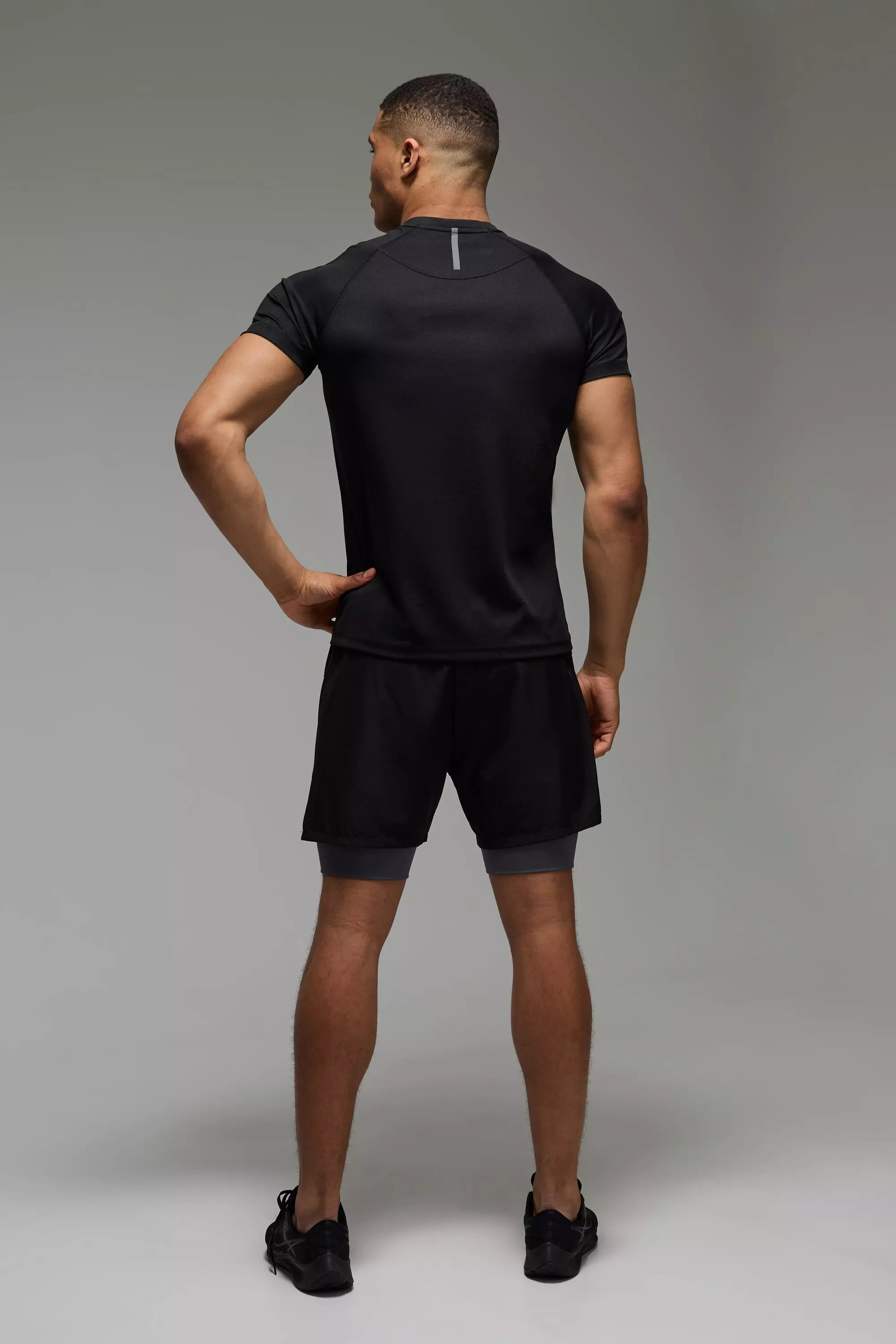 Black Man Active Running Muscle Fit Mesh T-shirt alternative image