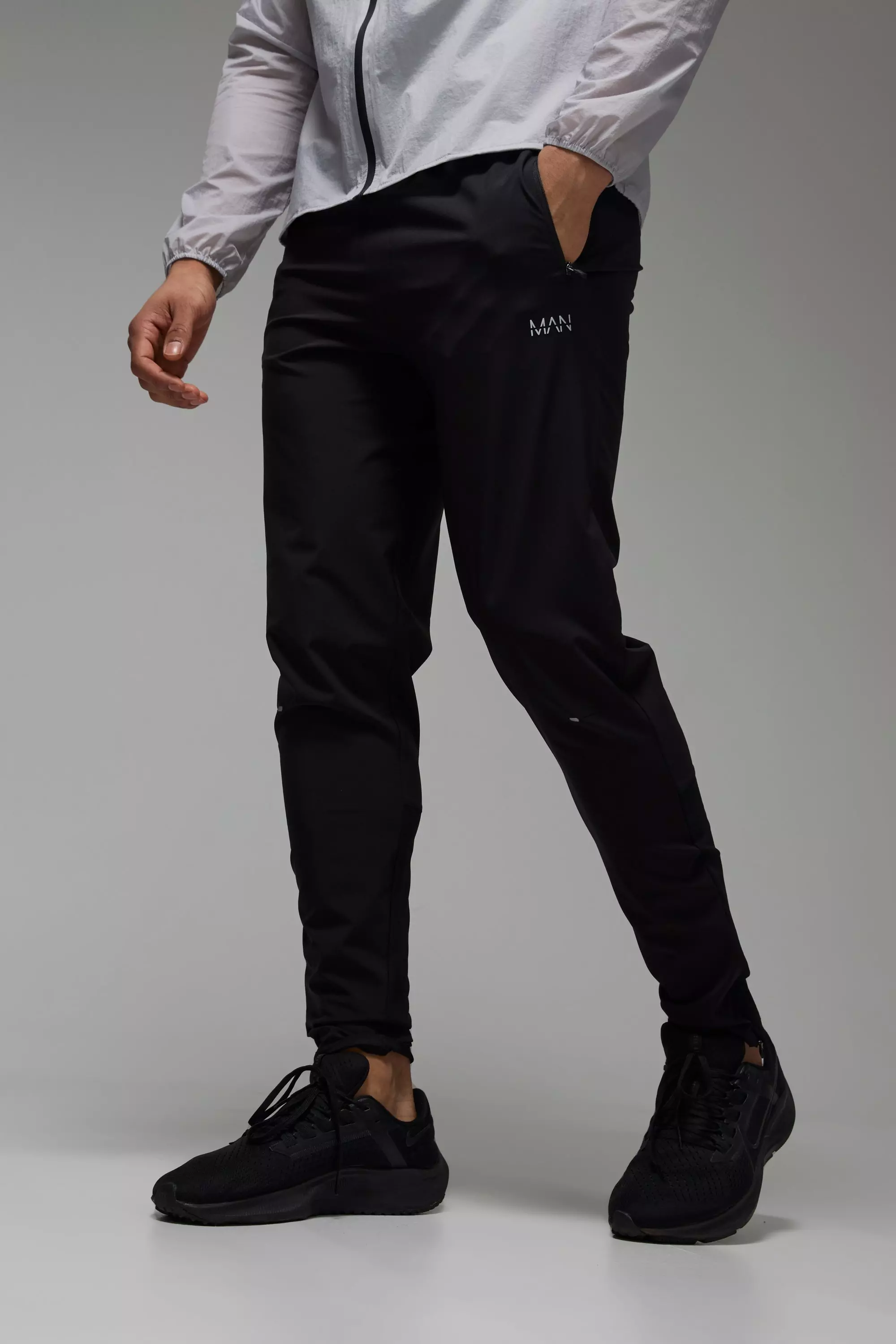 Black Man Active Running Tapered Sweatpants alternative image
