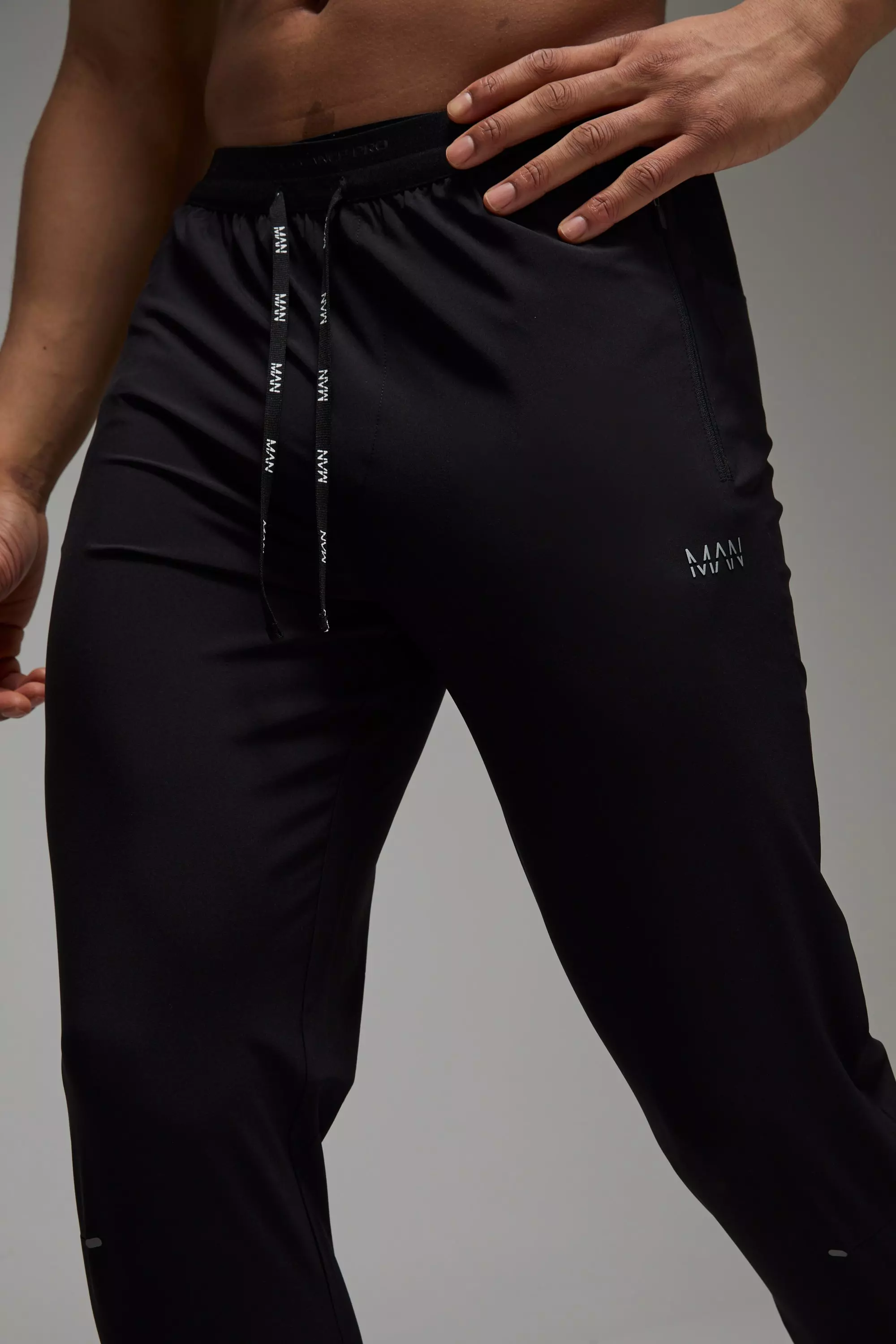 Black Man Active Running Tapered Sweatpants alternative image