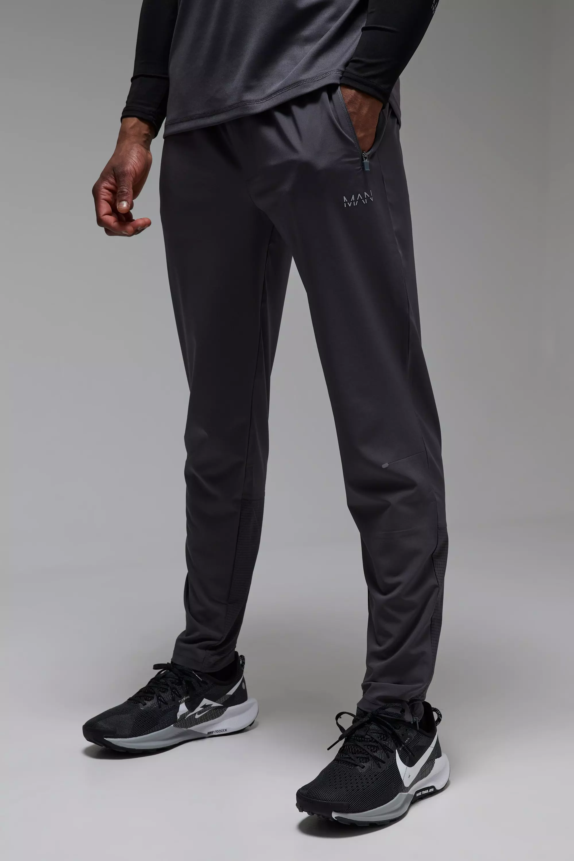 Charcoal Man Active Running Tapered Sweatpants alternative image