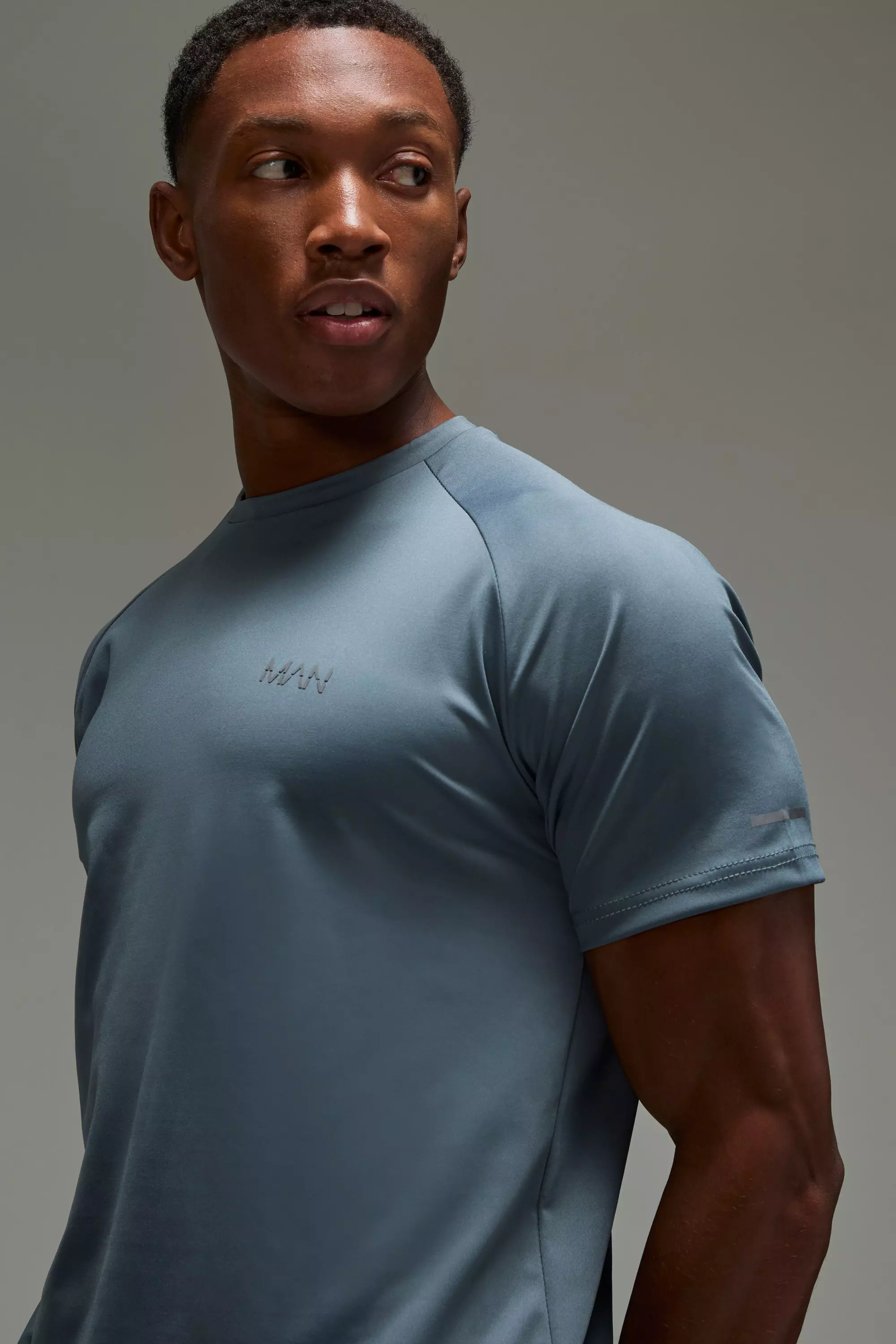 Steel Man Active Raglan Regular Fit T-shirt alternative image