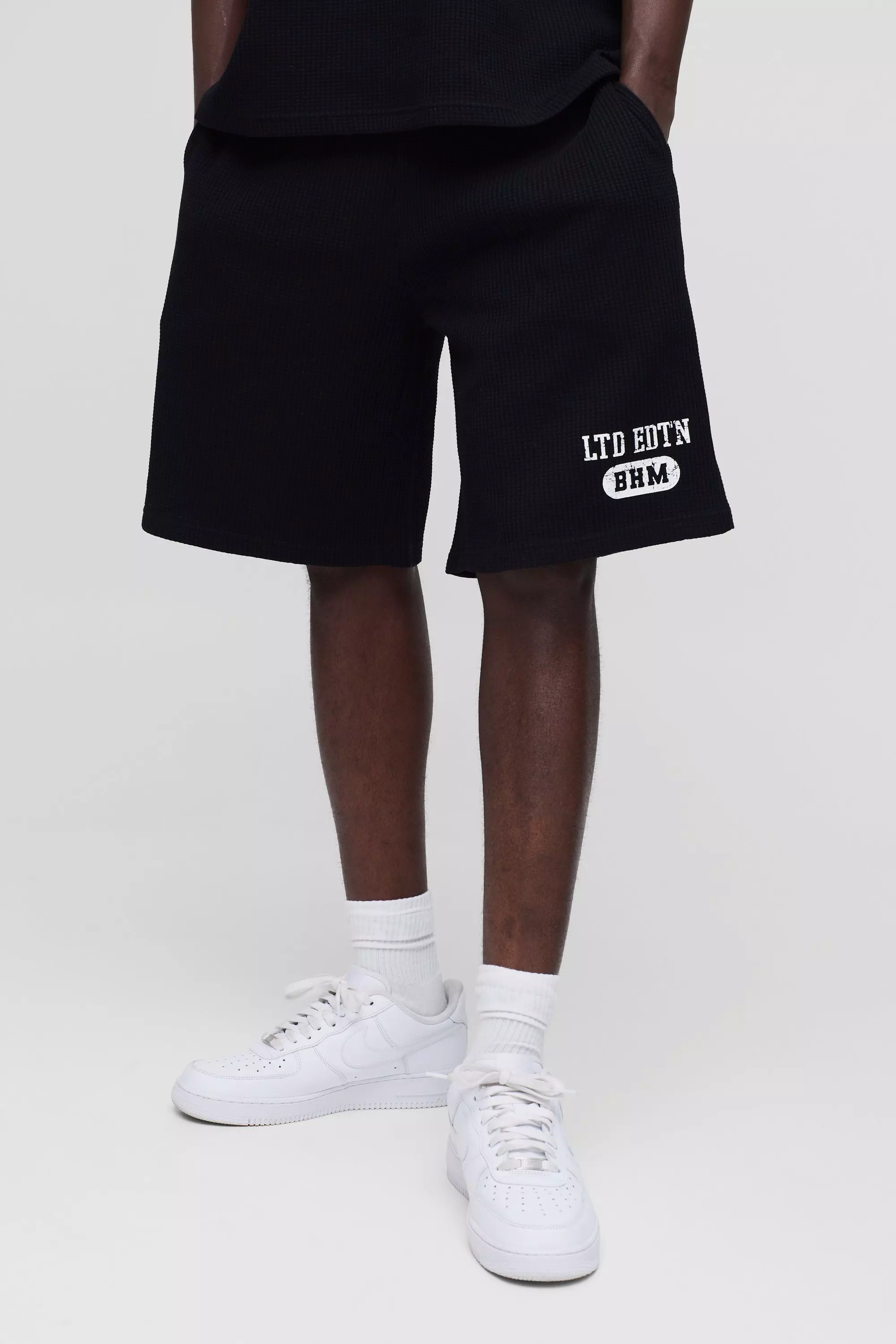 Black Oversized Waffle Mid Length Print Short alternative image