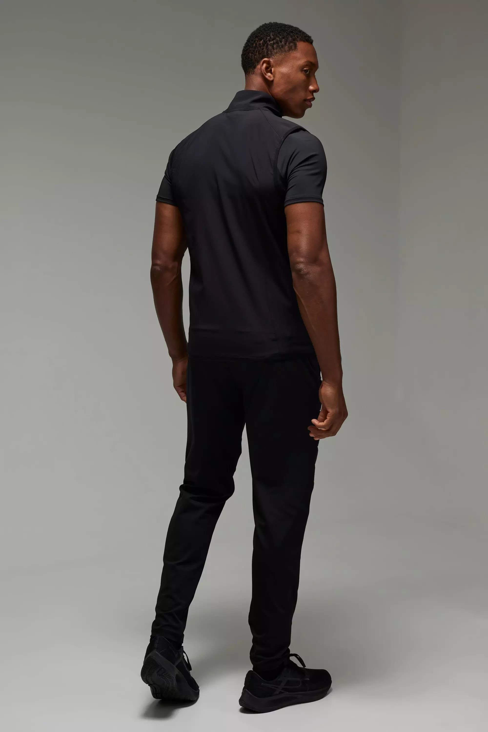 Black Man Active Slim Fit Lightweight Quilted Gilet alternative image
