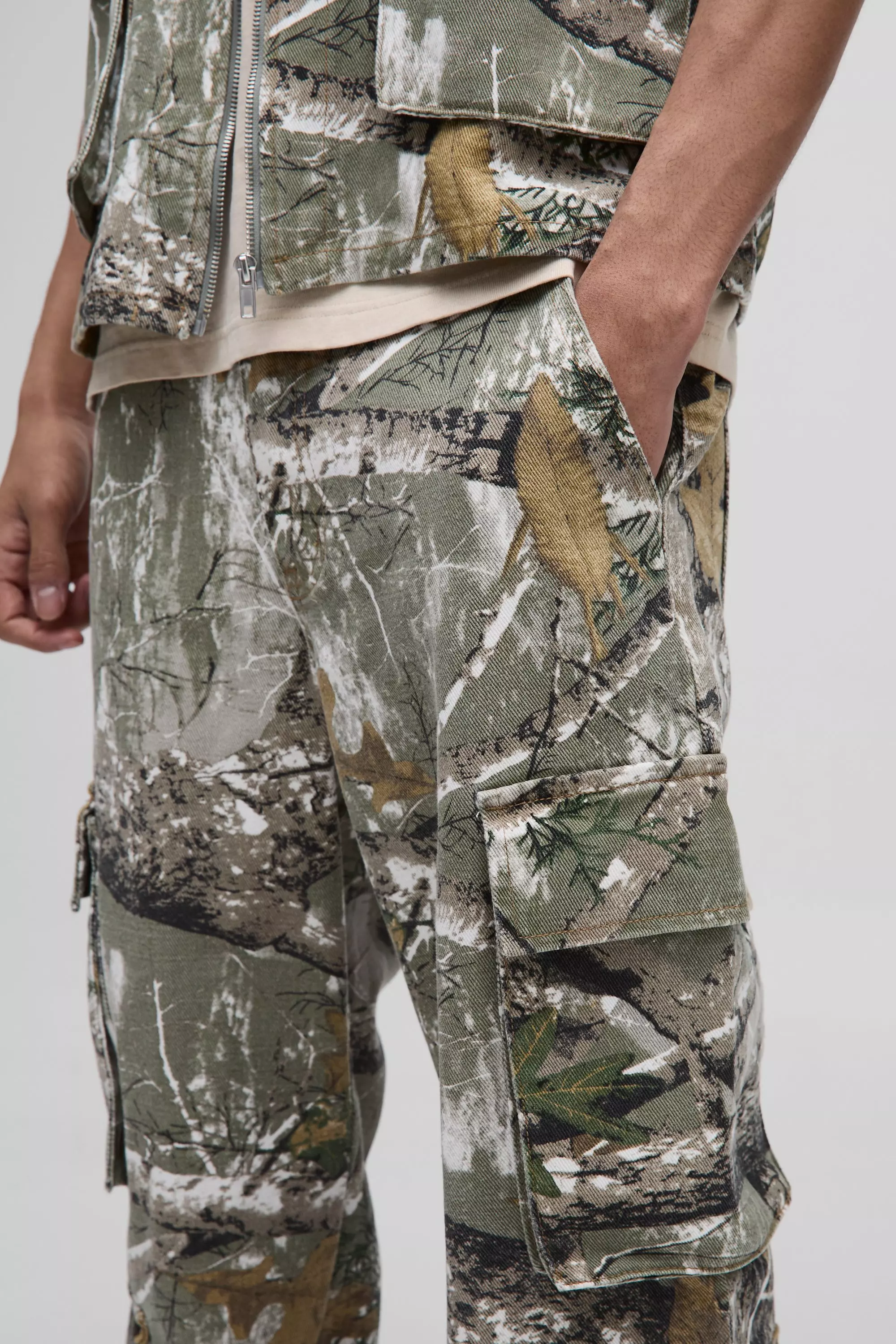 Relaxed Forest Camo Multi Pocket Cargo Pants | boohooMAN USA