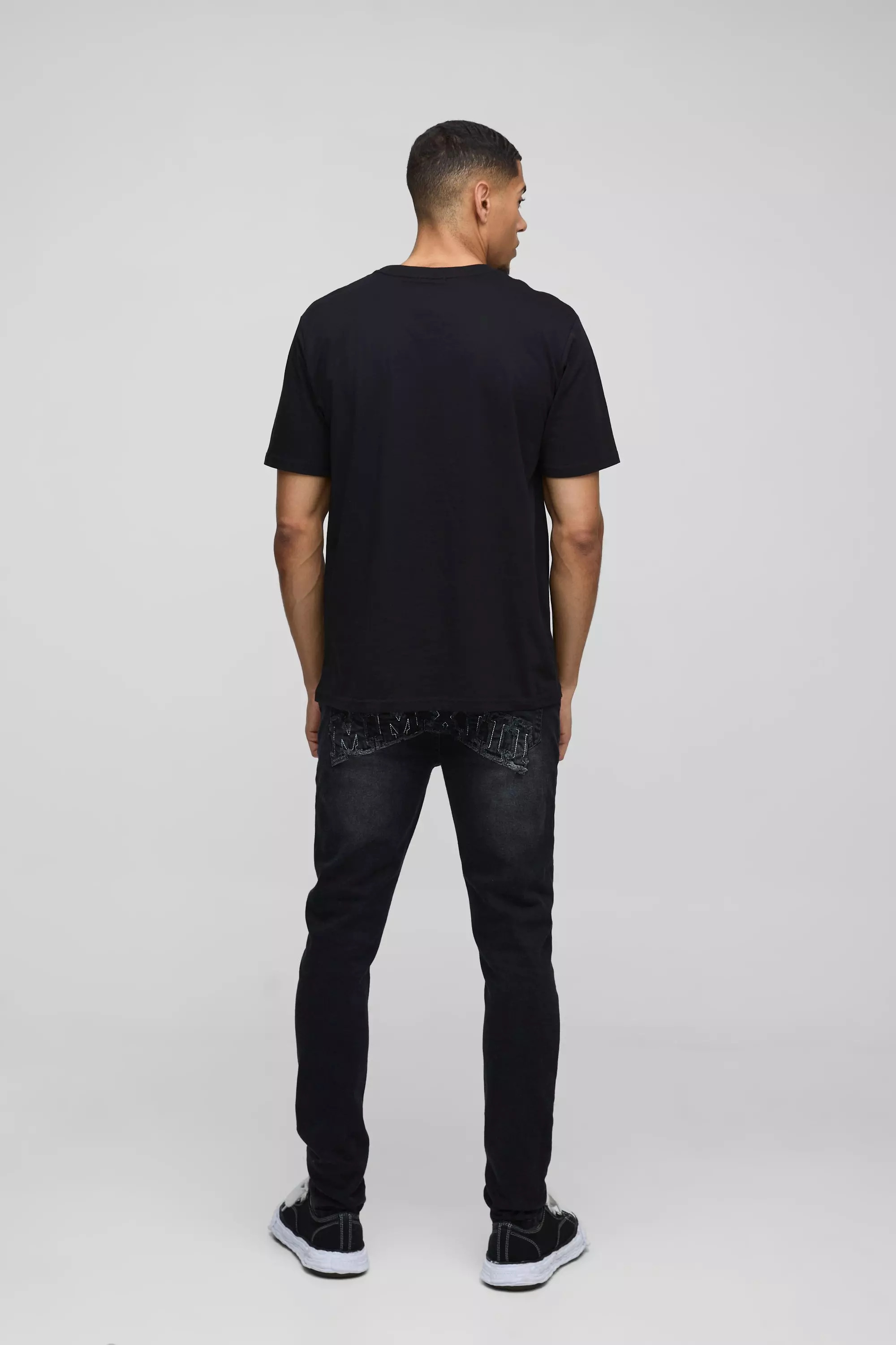 T-Shirt Con Stampa Gotica A Cuore, Black immagine alternativa