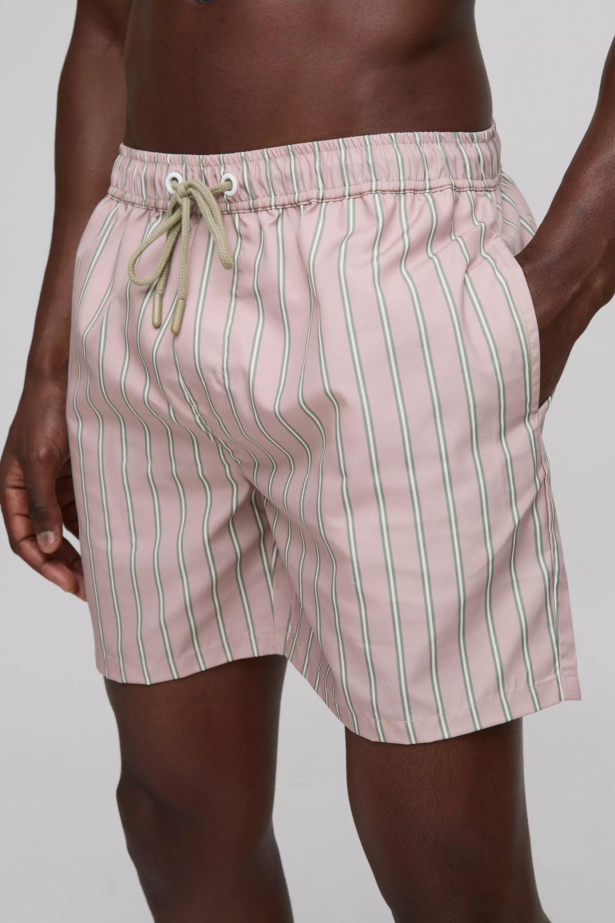 Mittellange, gestreifte Badehose, Dusky pink alternatives Bild