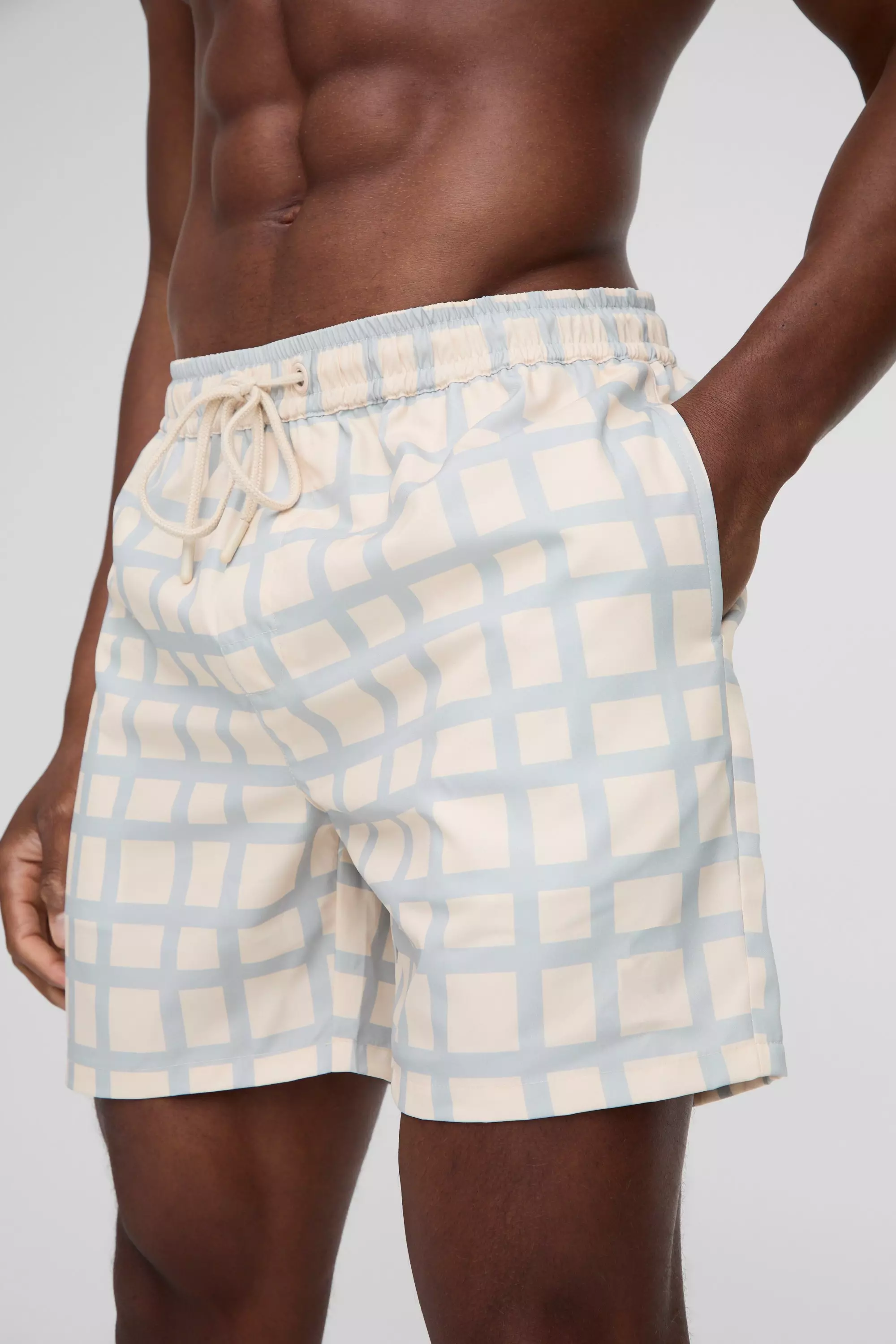 Mittellange karierte Badehose, Ecru alternatives Bild
