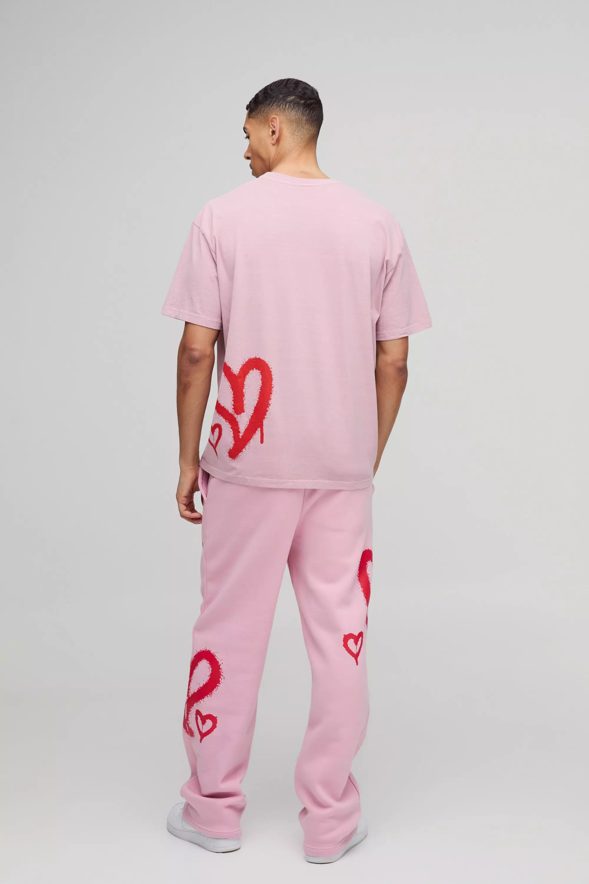 Pink Oversized Washed Graffiti Heart Graphic T-Shirt alternative image