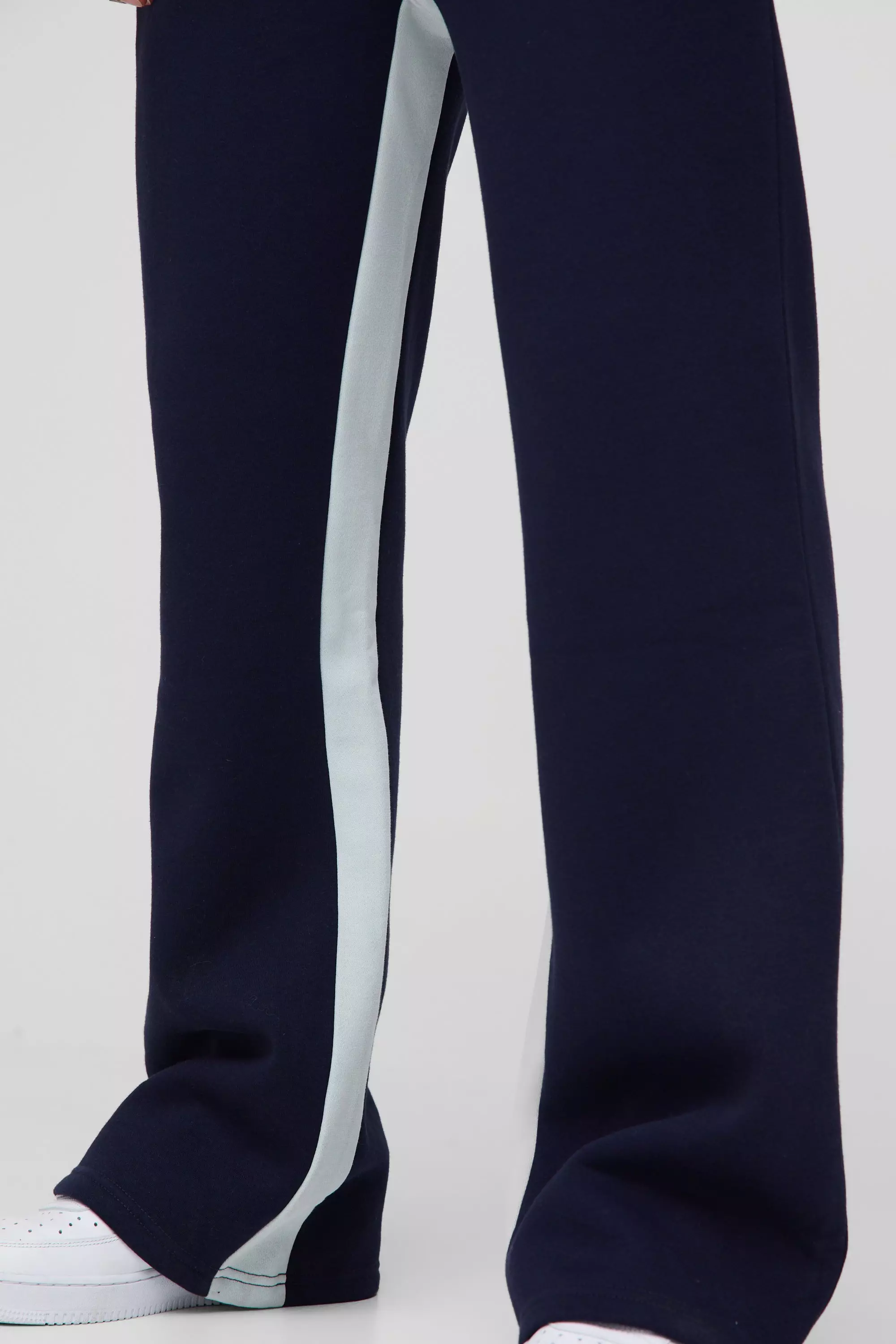 Navy Relaxed Man Colour Block Joggers alternative image