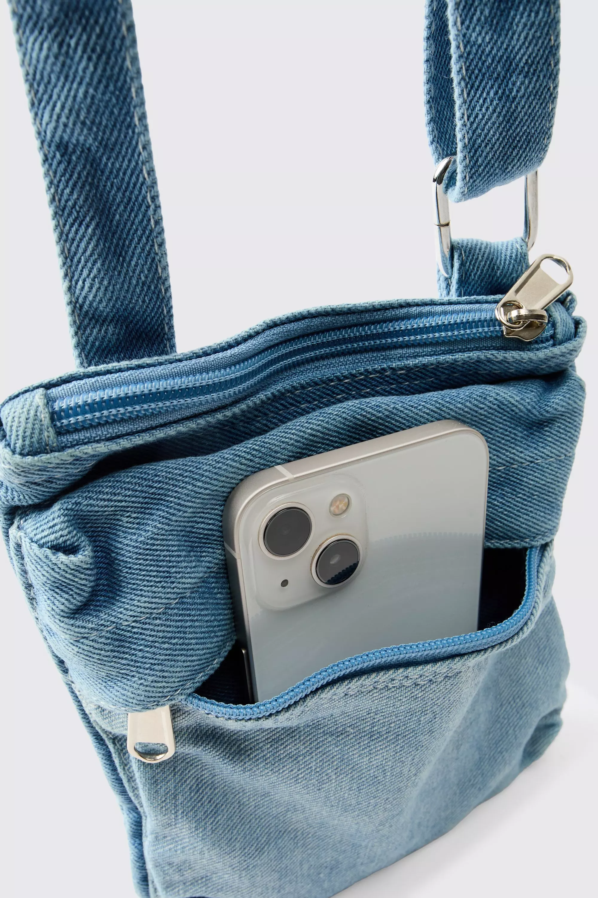 Denim-Umhängetasche alternatives Bild